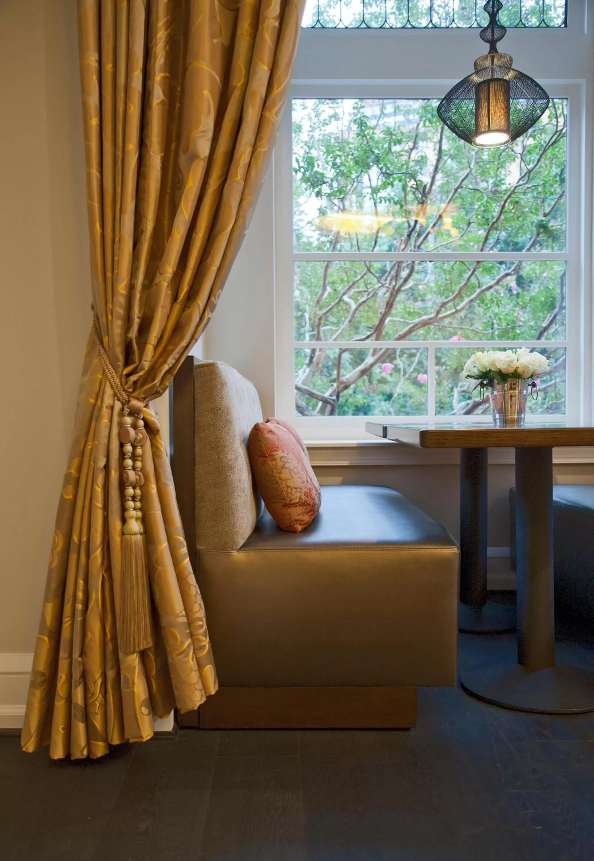 Library in Morrison Clark Inn Washington DC Convention Center