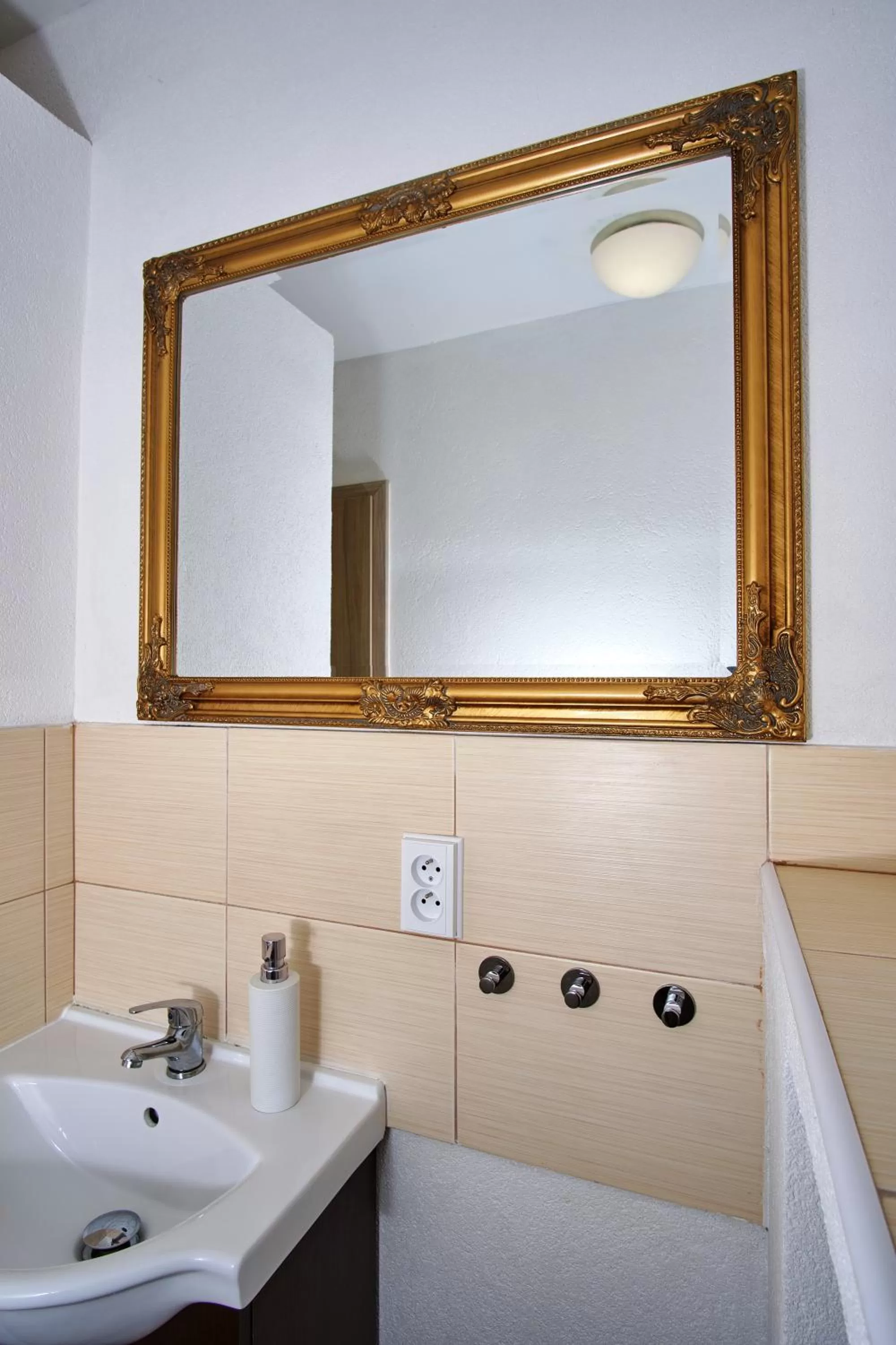 Bathroom in Spa & Pool Apartment Hotel - Restaurant VILLA IVICA