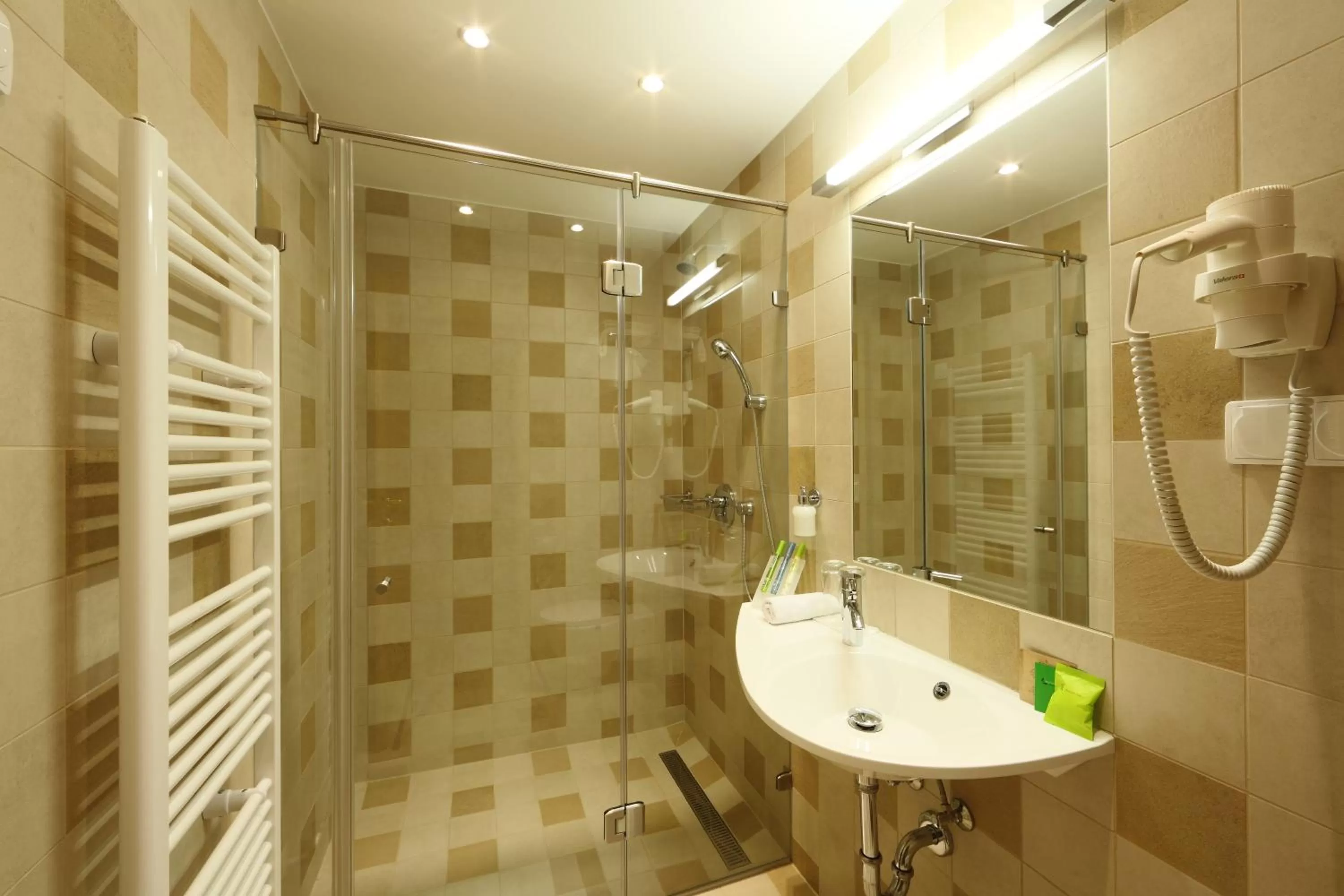 Bathroom in Hotel Historia Malomkert