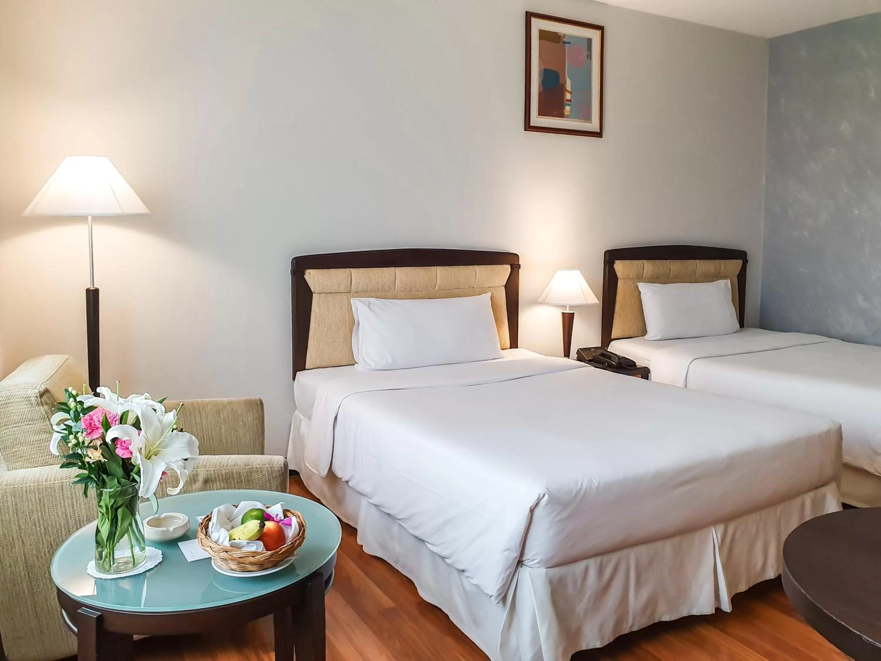 Photo of the whole room, Bed in Zenith Sukhumvit Hotel, Bangkok