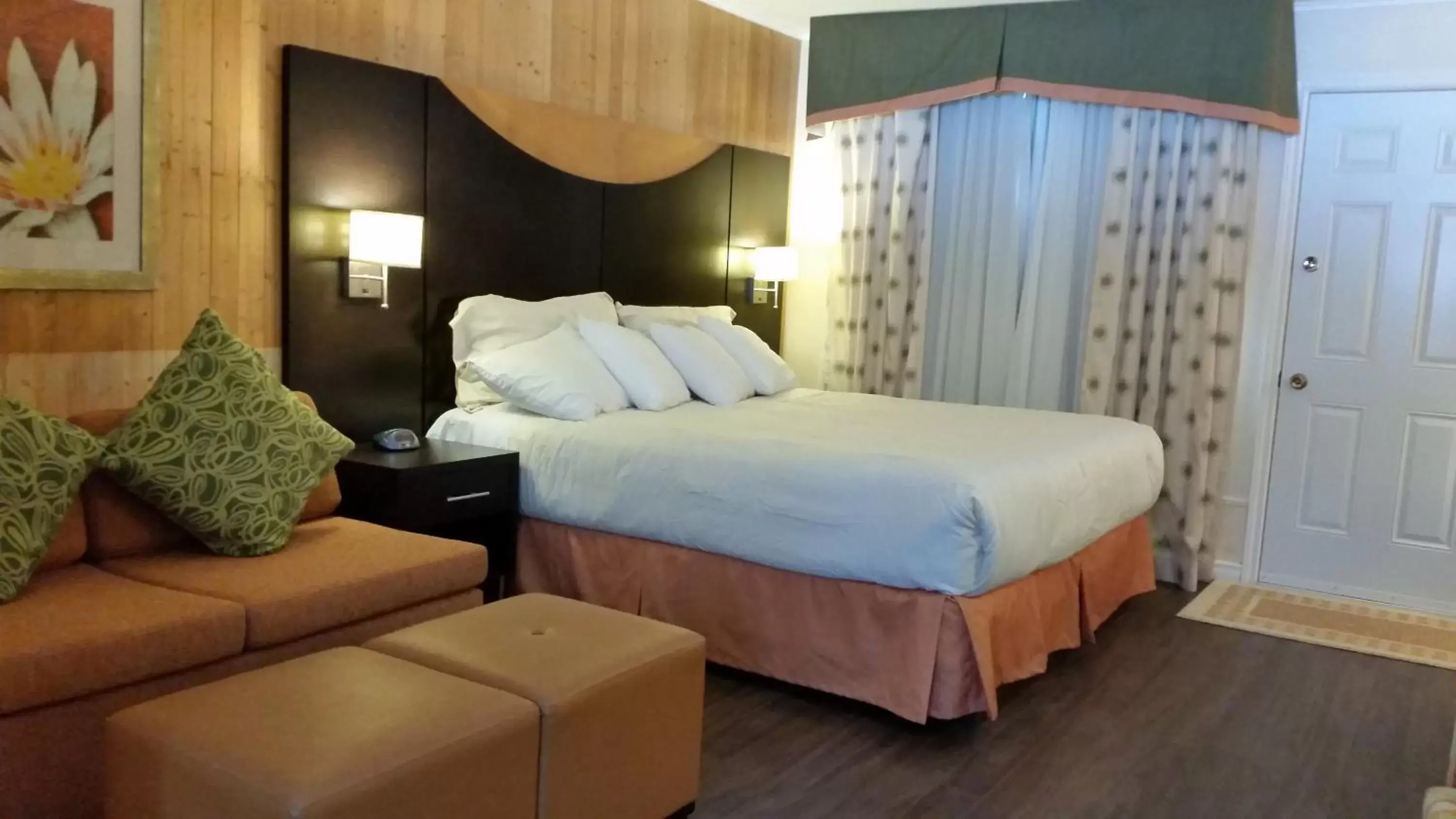 King Room with Lake View in Trailsman Lodge King Room with Lake View in Trailsman Lodge