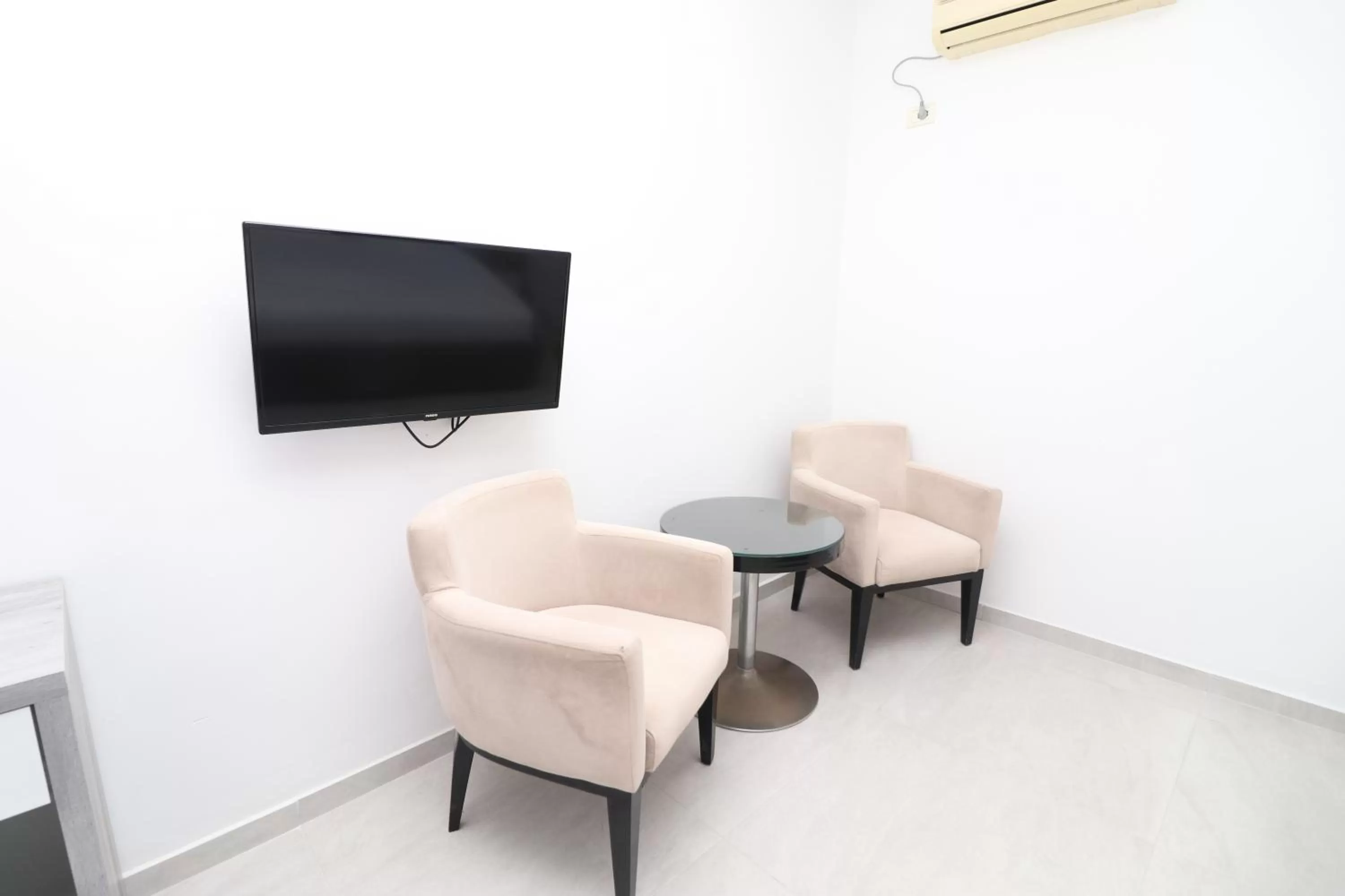 TV and multimedia, TV/Entertainment Center in HOTEL KRISTAL