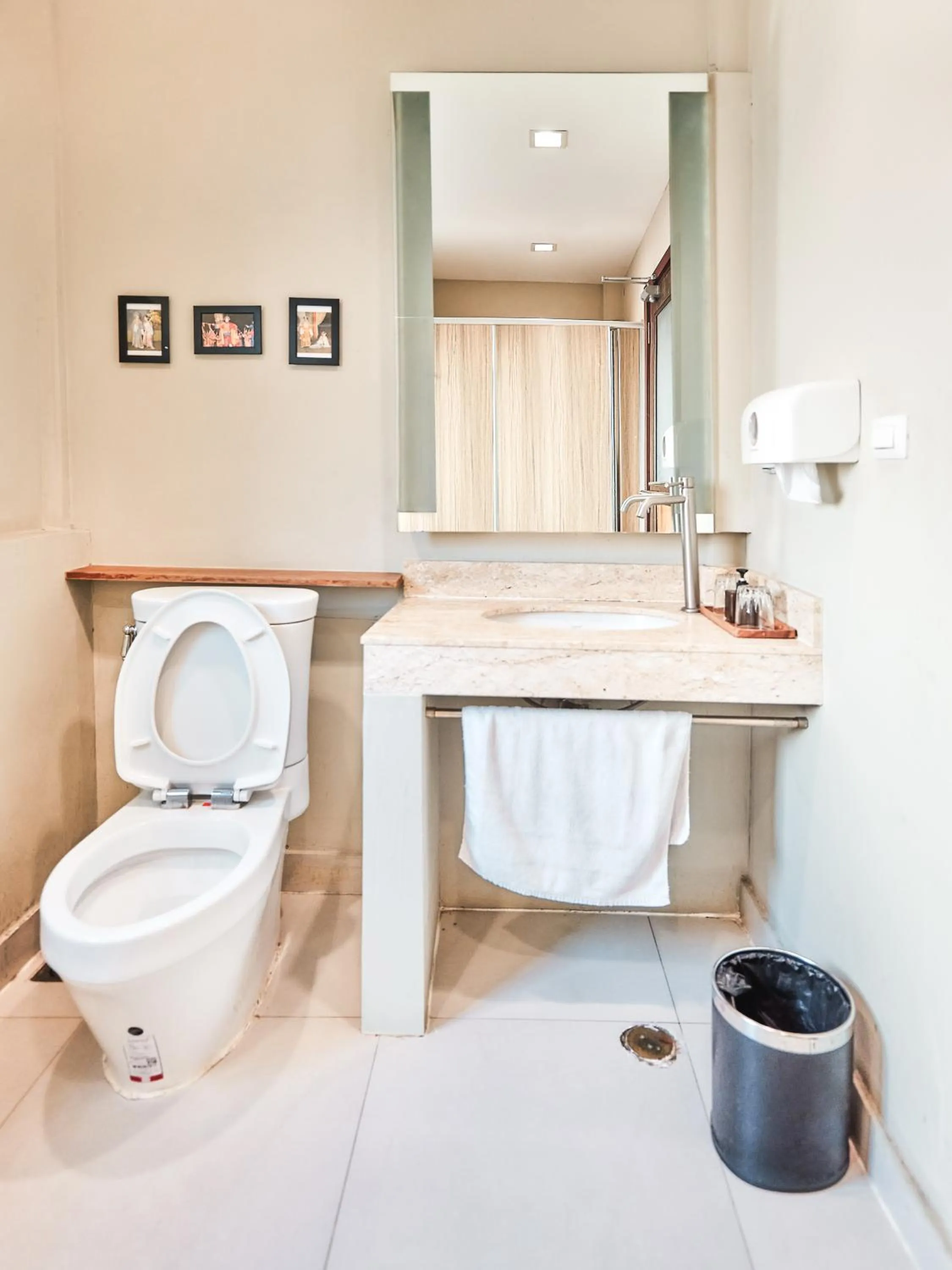 Bathroom in Prince Theatre Heritage Stay Hostel - Silom