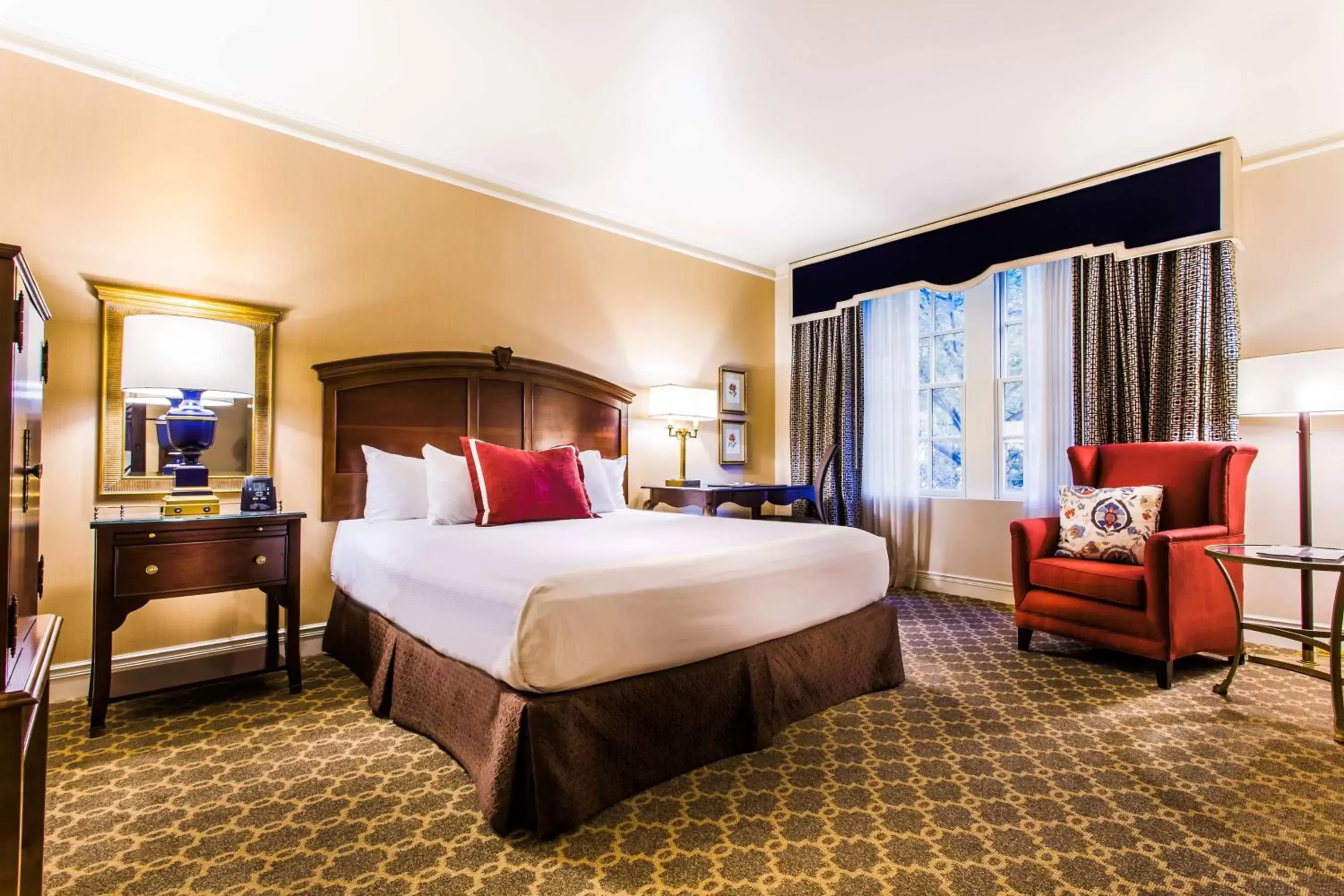 Executive King Room in Hotel Roanoke & Conference Center, Curio Collection by Hilton Executive King Room in Hotel Roanoke & Conference Center, Curio Collection by Hilton