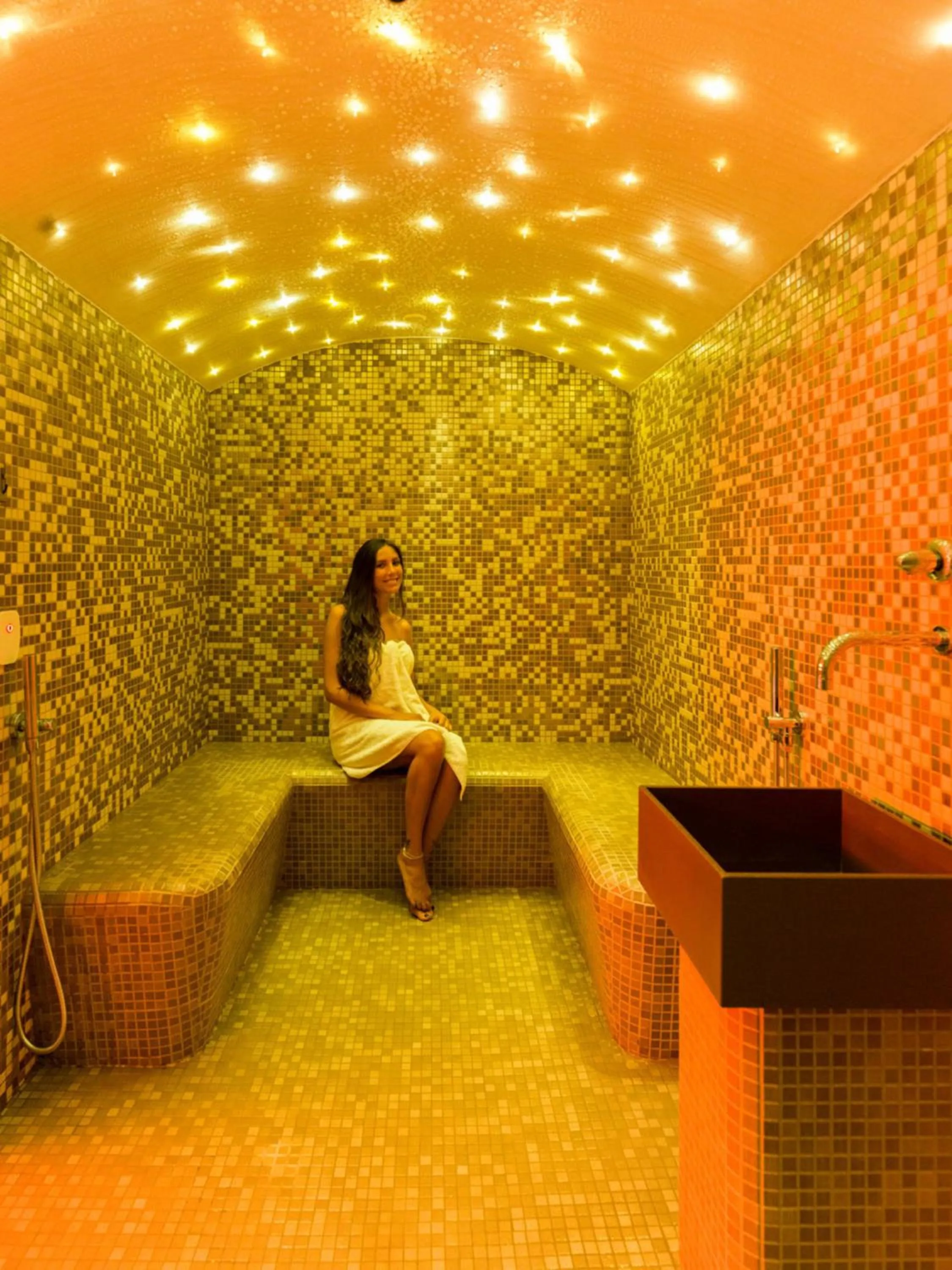 Steam room in Hotel Golf Inn