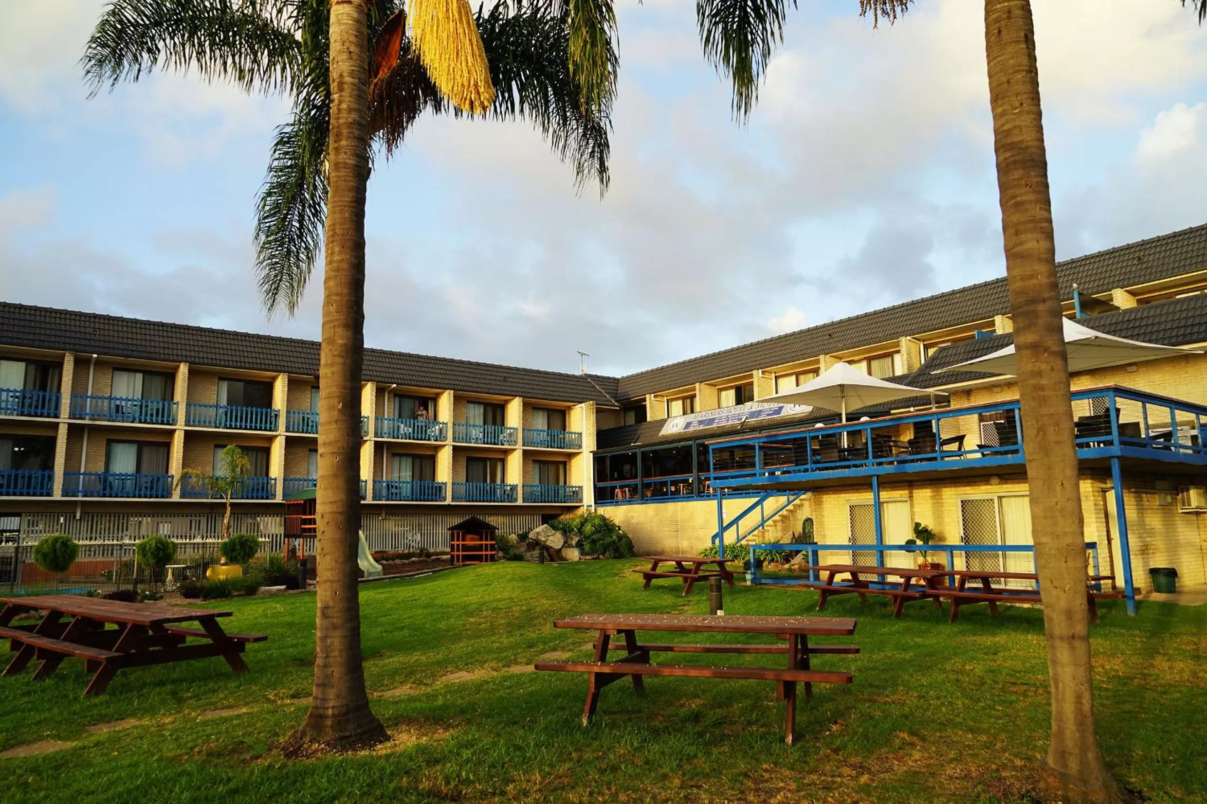 Property Building in Mariners on the Waterfront