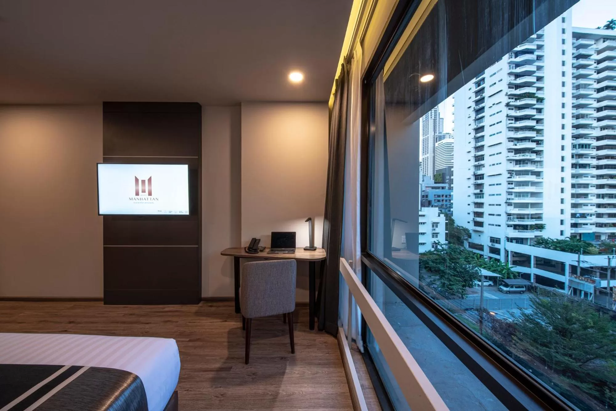City view, Bed in Manhattan Hotel Bangkok