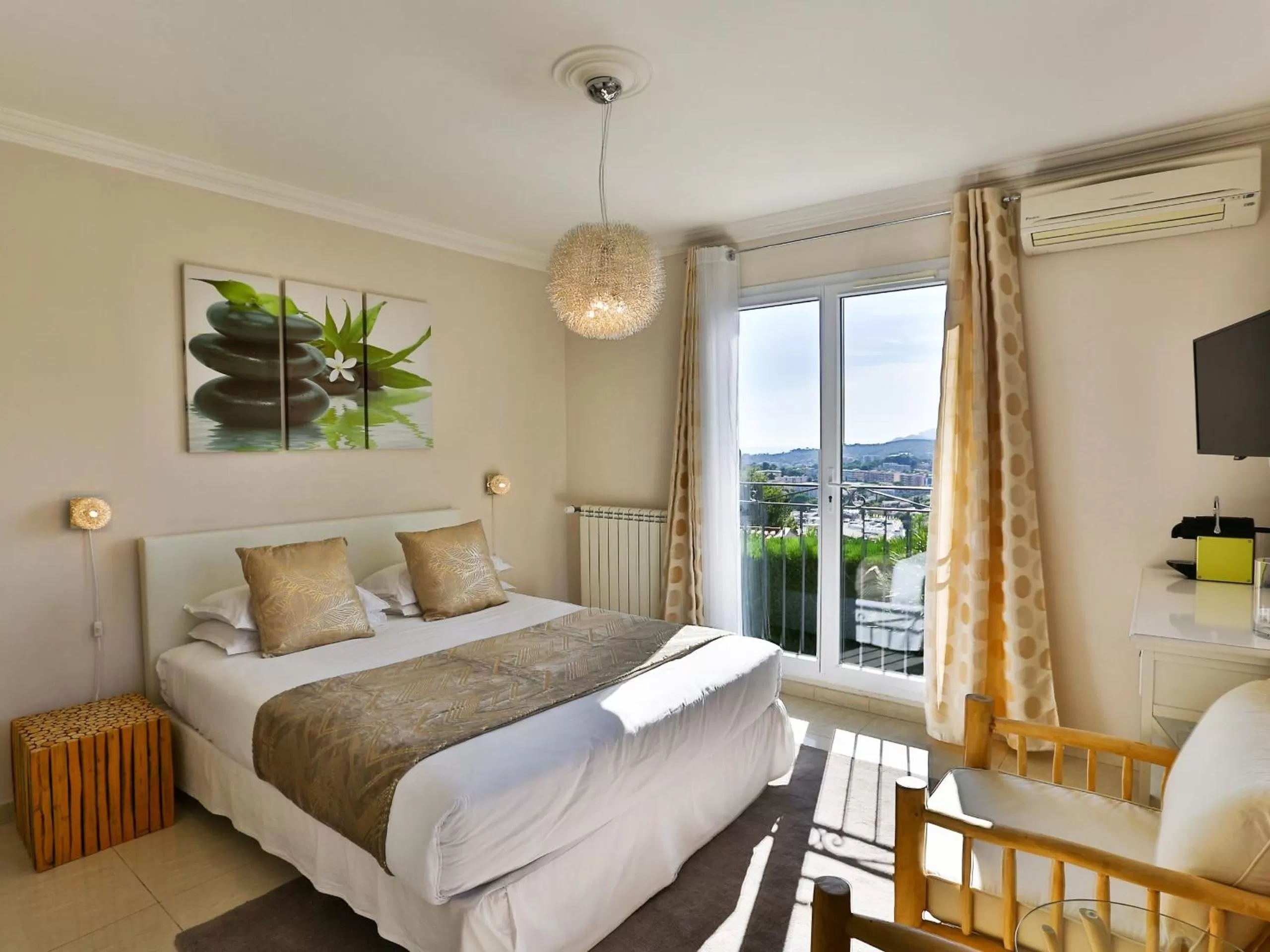 Bedroom in Les chambres d'hôtes de Mougins