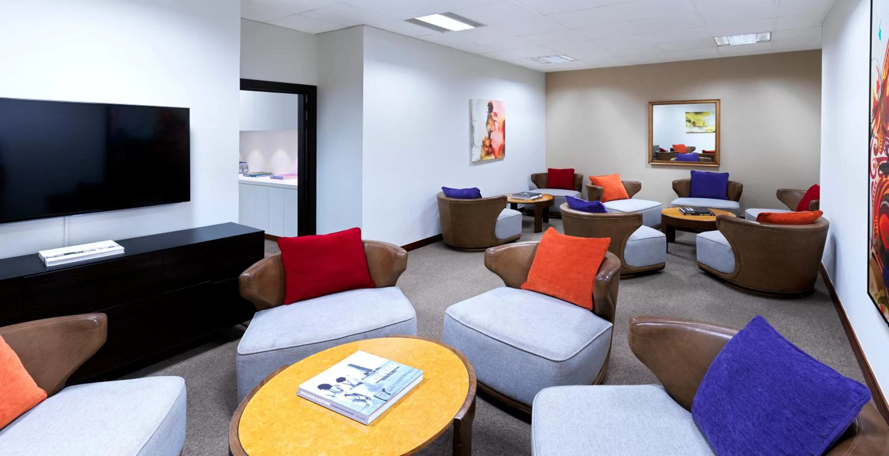 Communal lounge/ TV room in Fairmont The Palm