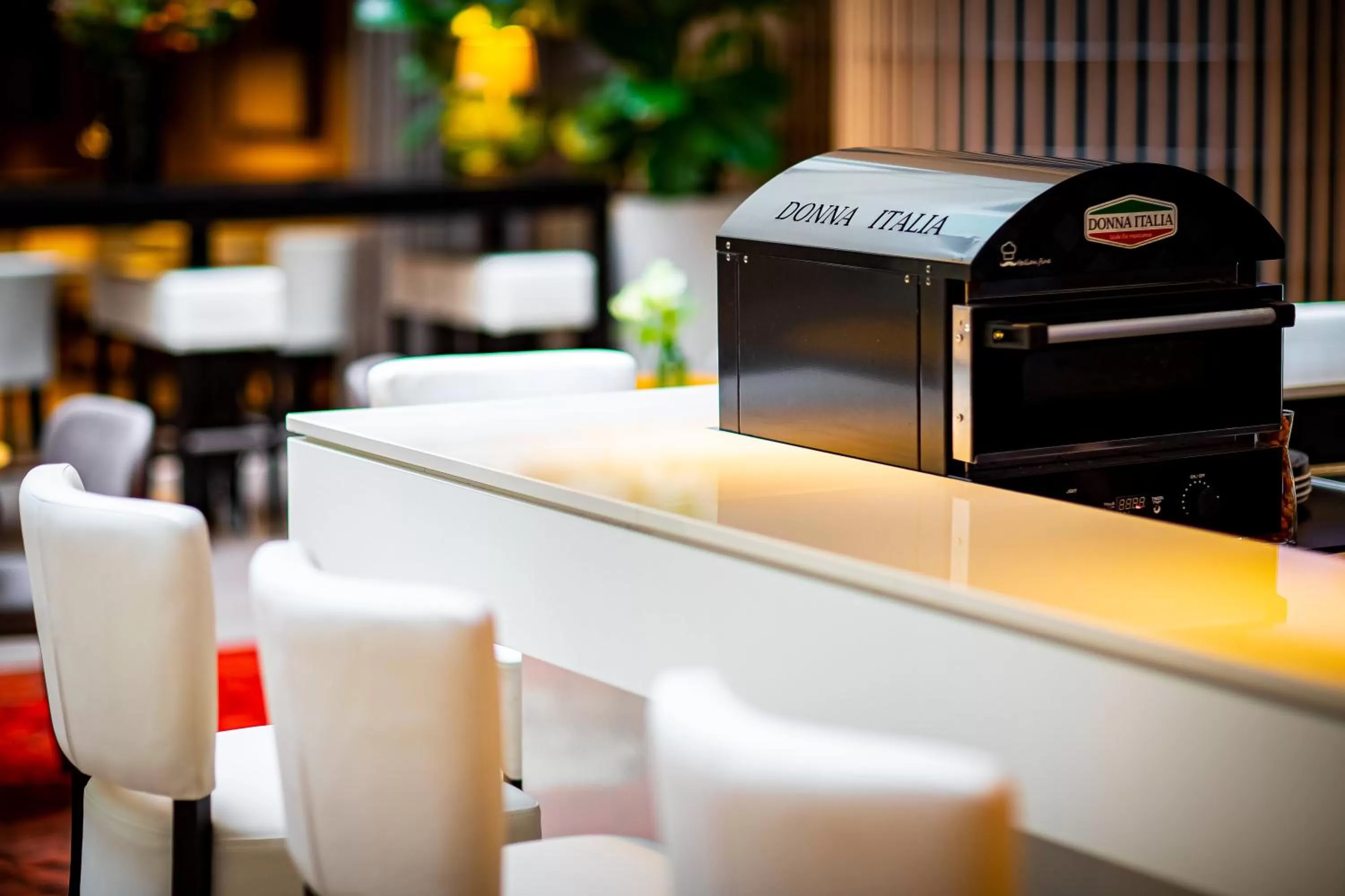 Lounge or bar in Holiday Inn Express The Hague - Parliament by IHG