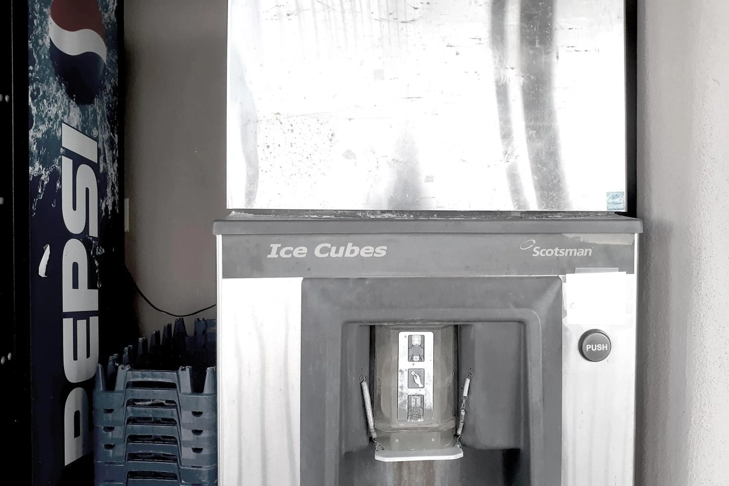 Area and facilities in OYO Hotel Tombstone