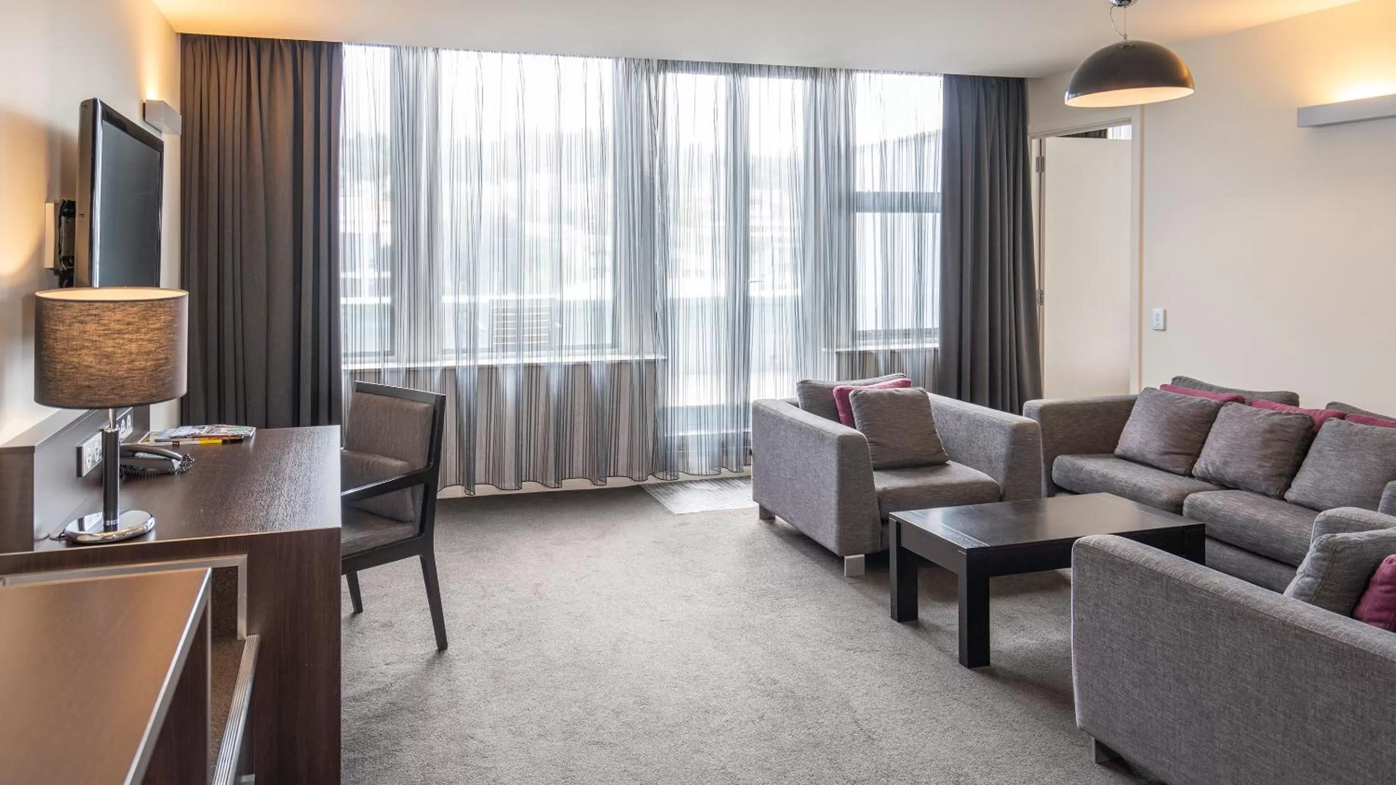 TV and multimedia in Scenic Hotel Dunedin City