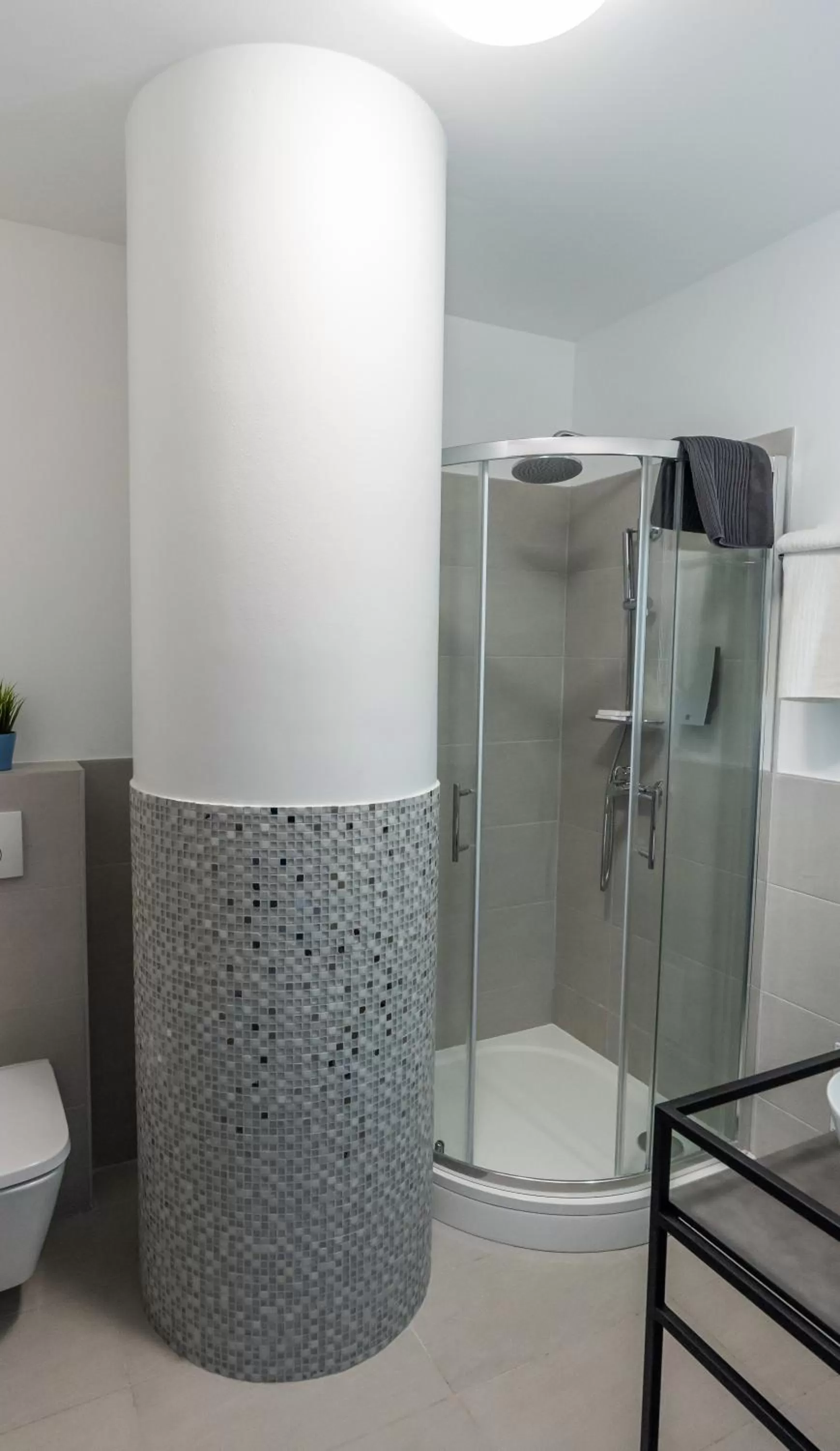 Shower in Hotel Blue