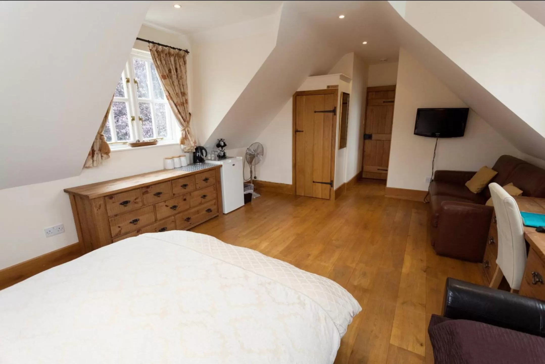 Bedroom, Bed in Hanger Down House Bed and Breakfast