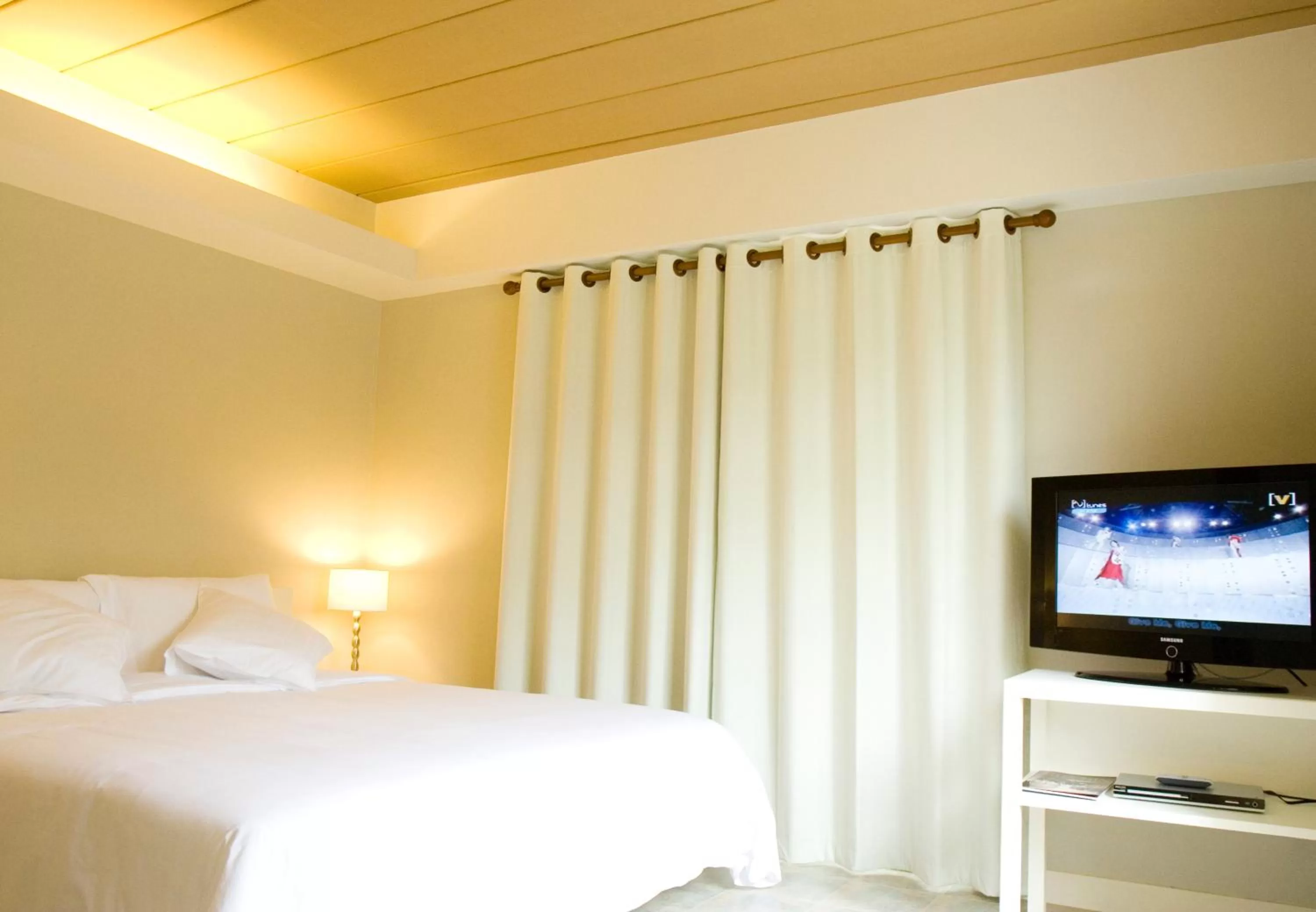 Bedroom, Bed in Veranda Lodge