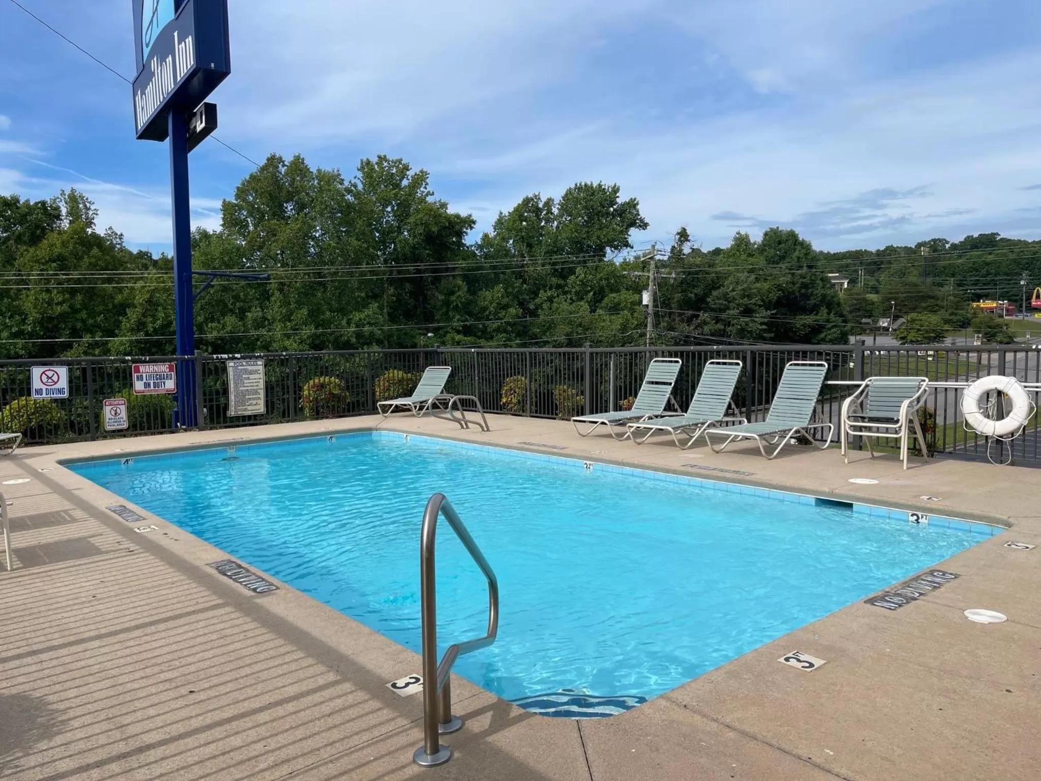 Swimming pool in Hamilton Inn Jonesville I-77