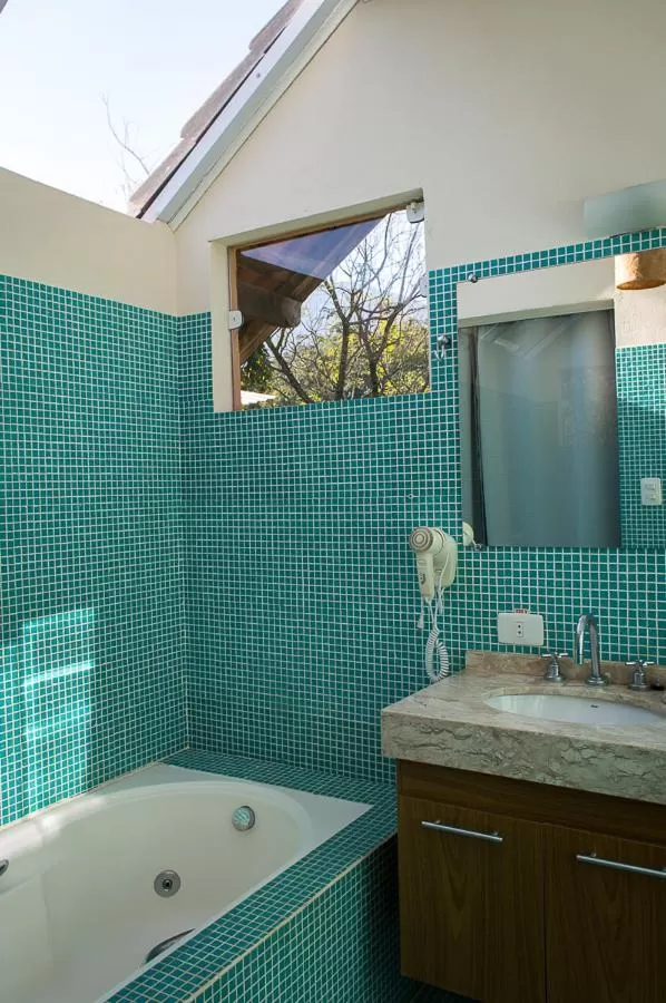 Shower, Bathroom in Pousada Vila Santa Barbara