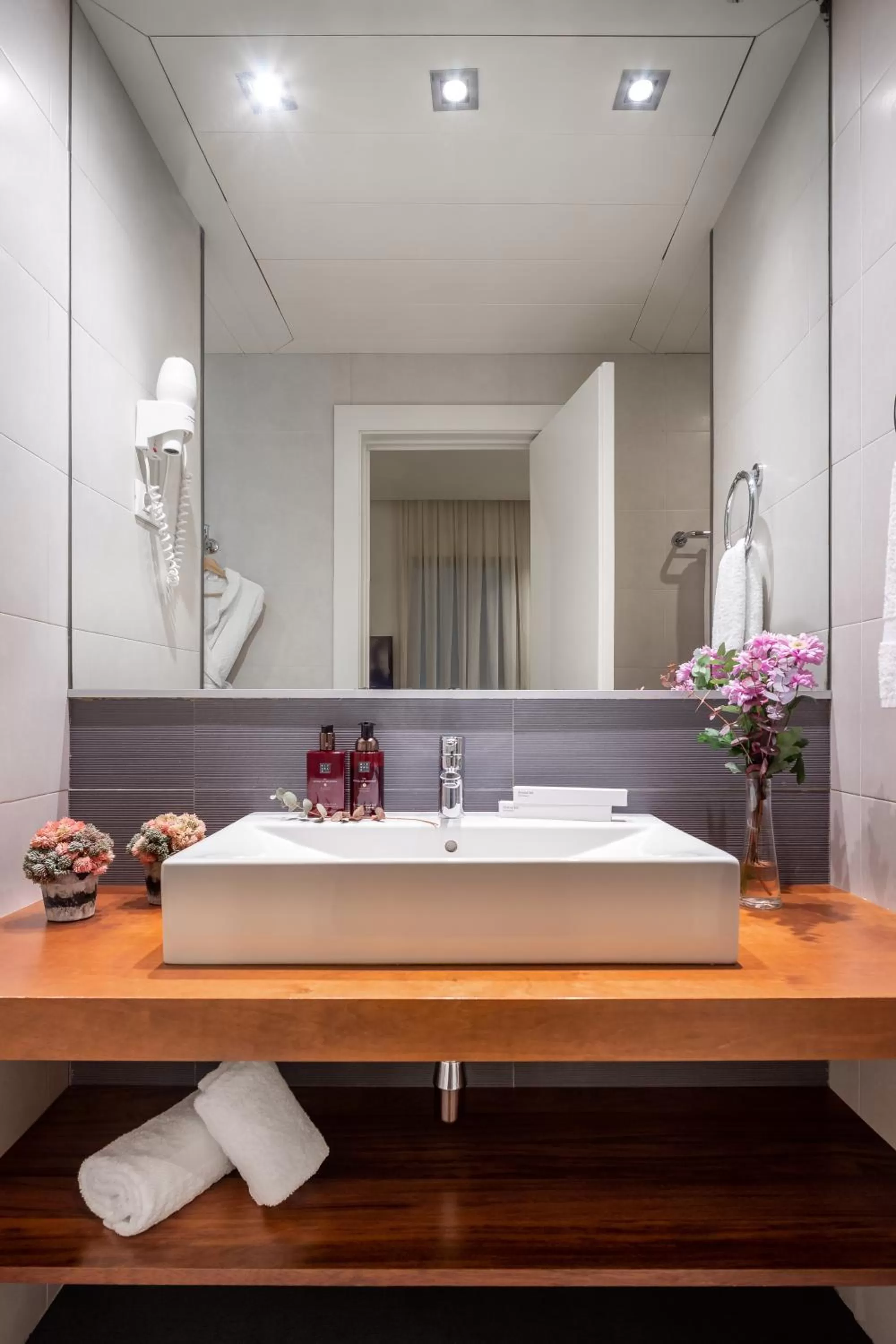 Bathroom in Duquesa Suites Landmark Hotel by Grup Duquessa