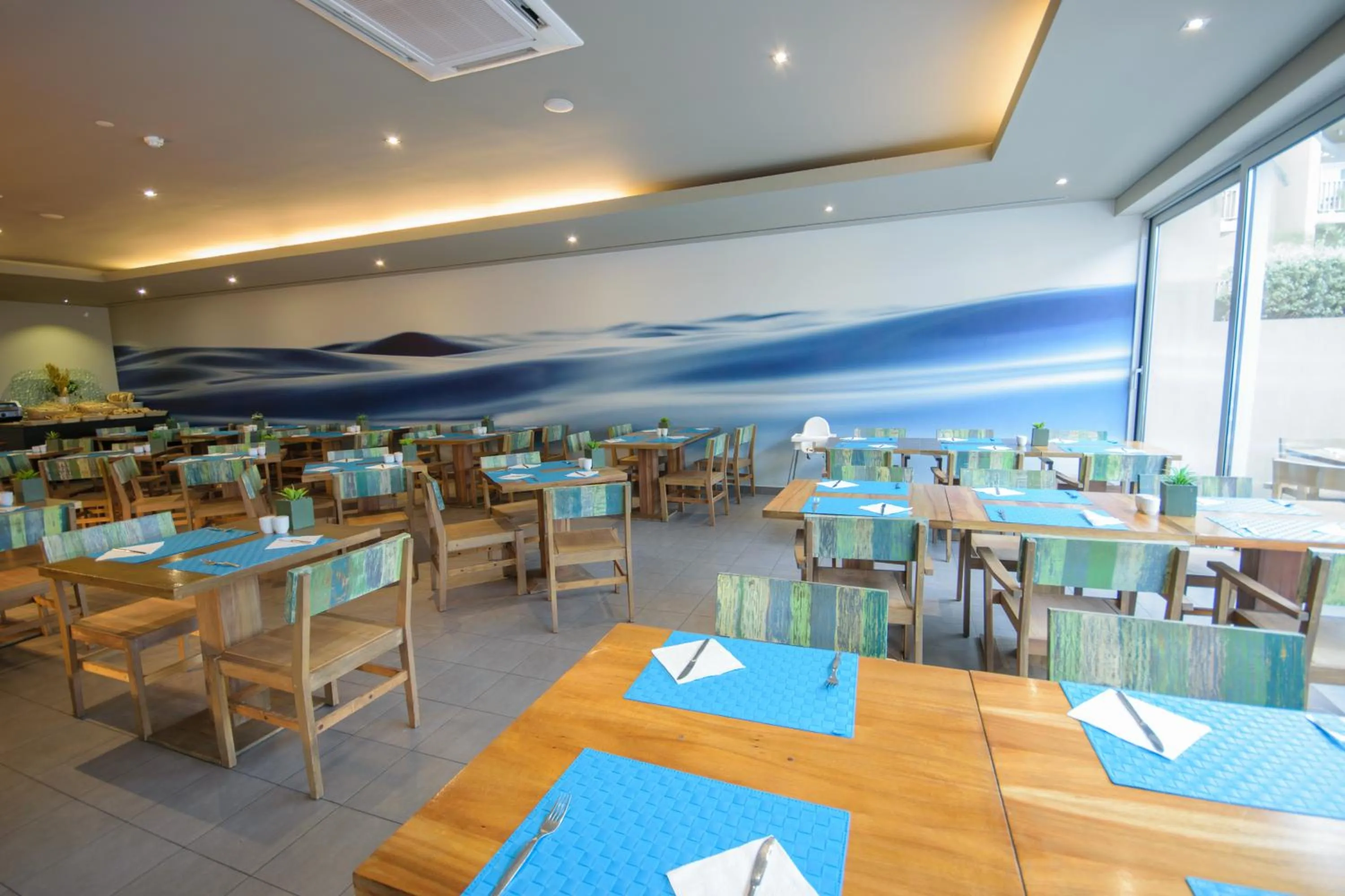 Food and drinks in Oasis Salinas Sea