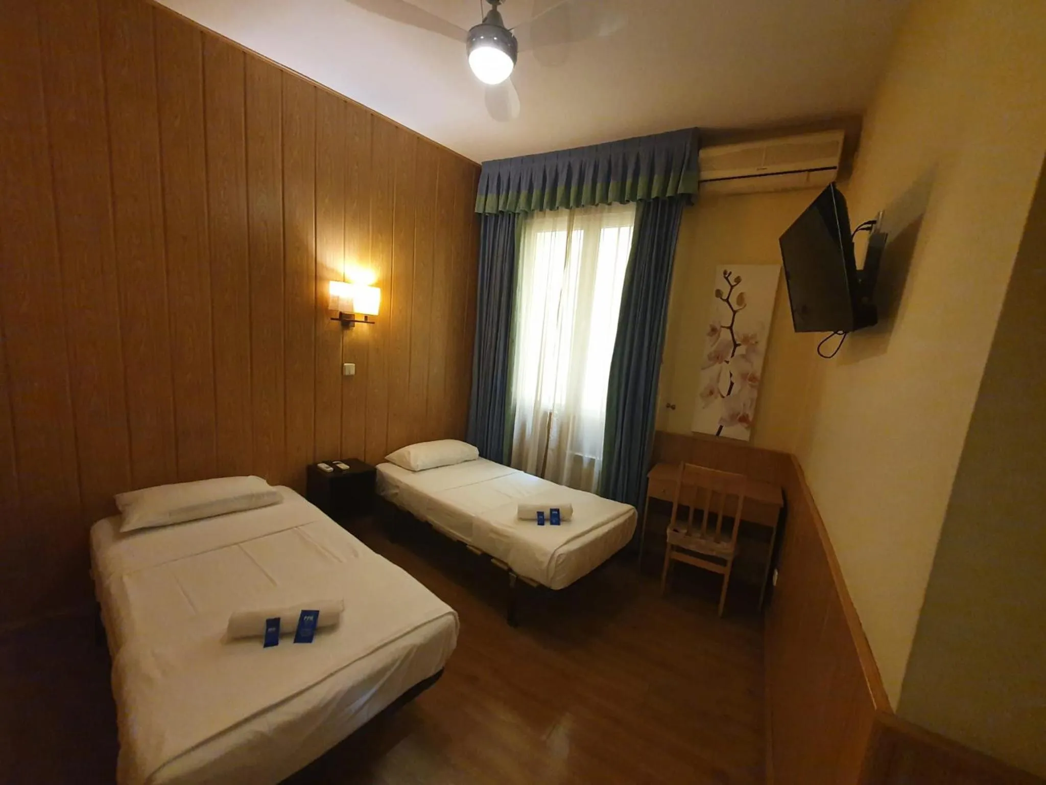 Bed in Hostal Oporto