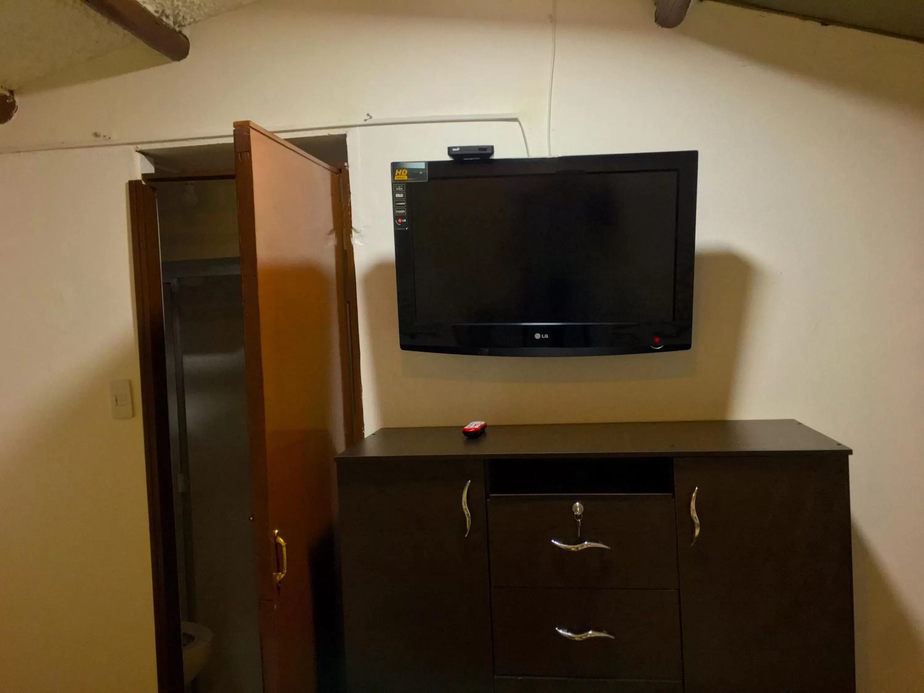 TV/Entertainment Center in Villa Suite Emanuel