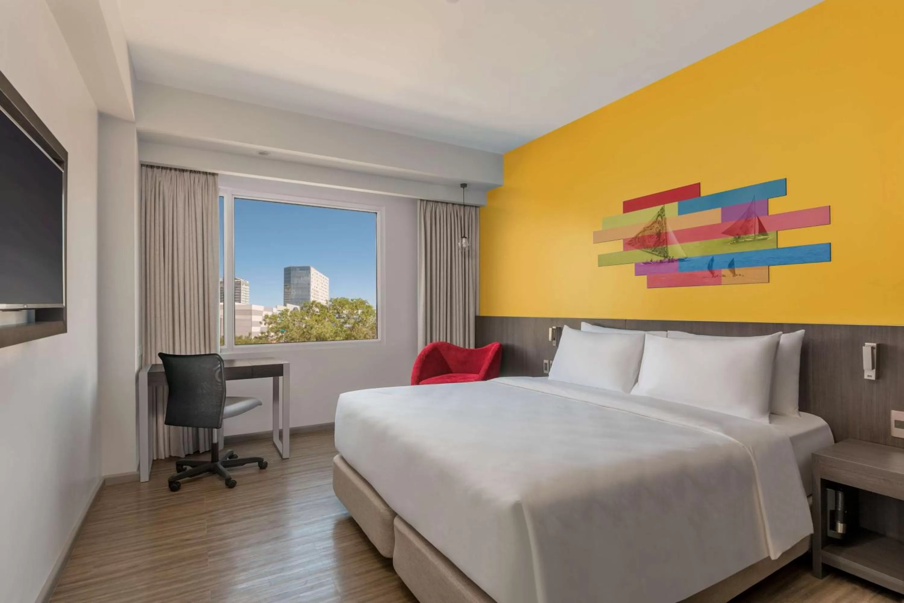 Photo of the whole room, Bed in Park Inn By Radisson Iloilo