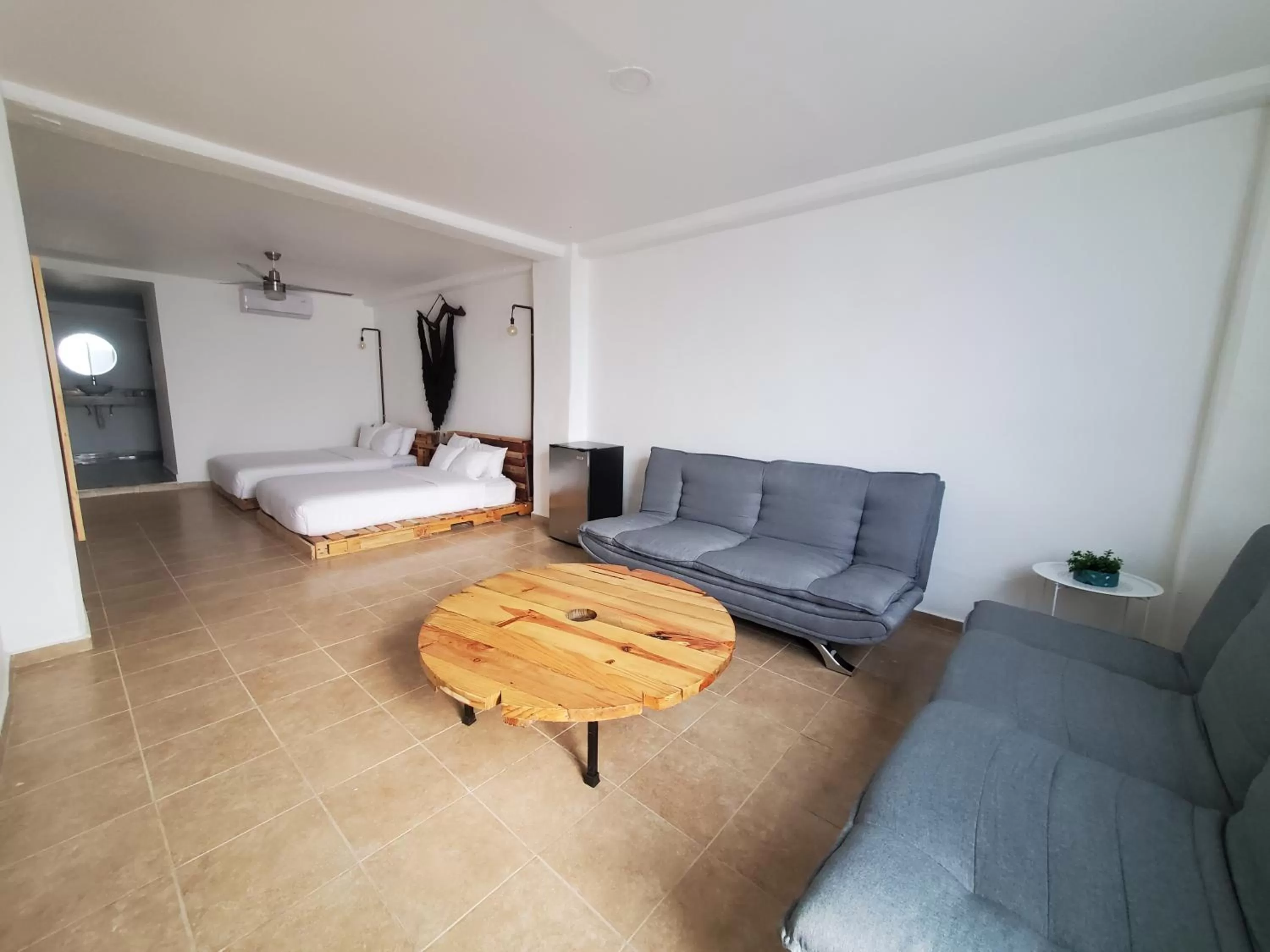 Photo of the whole room in Lucky Duck PJ