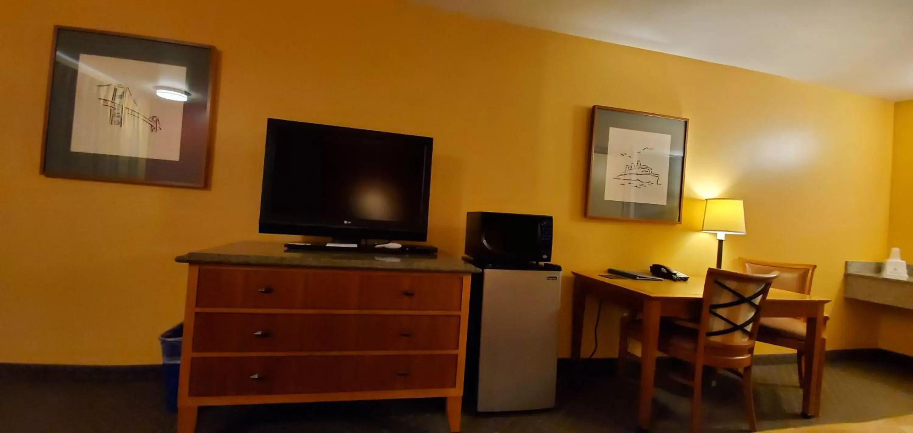 Double Room with Two Double Beds - Pet Friendly in Olympic View Inn Double Room with Two Double Beds - Pet Friendly in Olympic View Inn