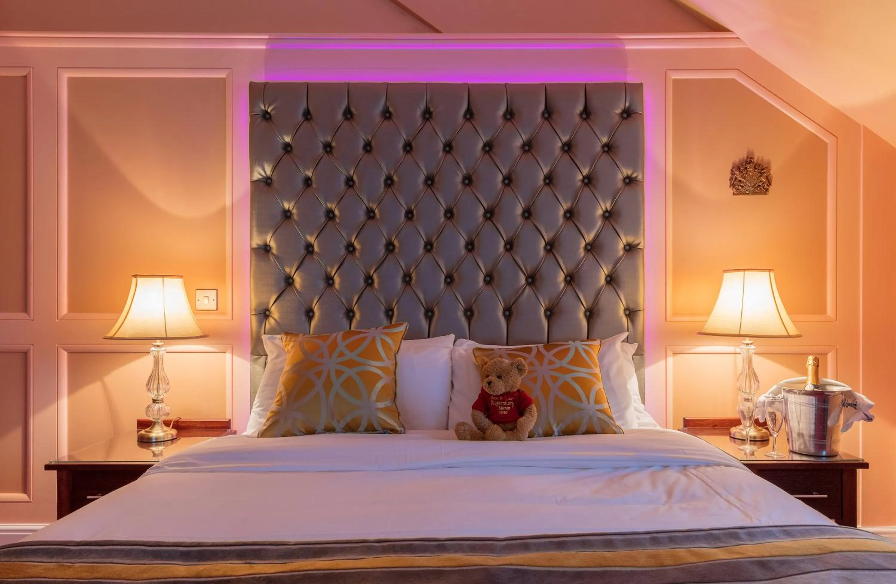 Bedroom, Bed in Rogerthorpe Manor Hotel