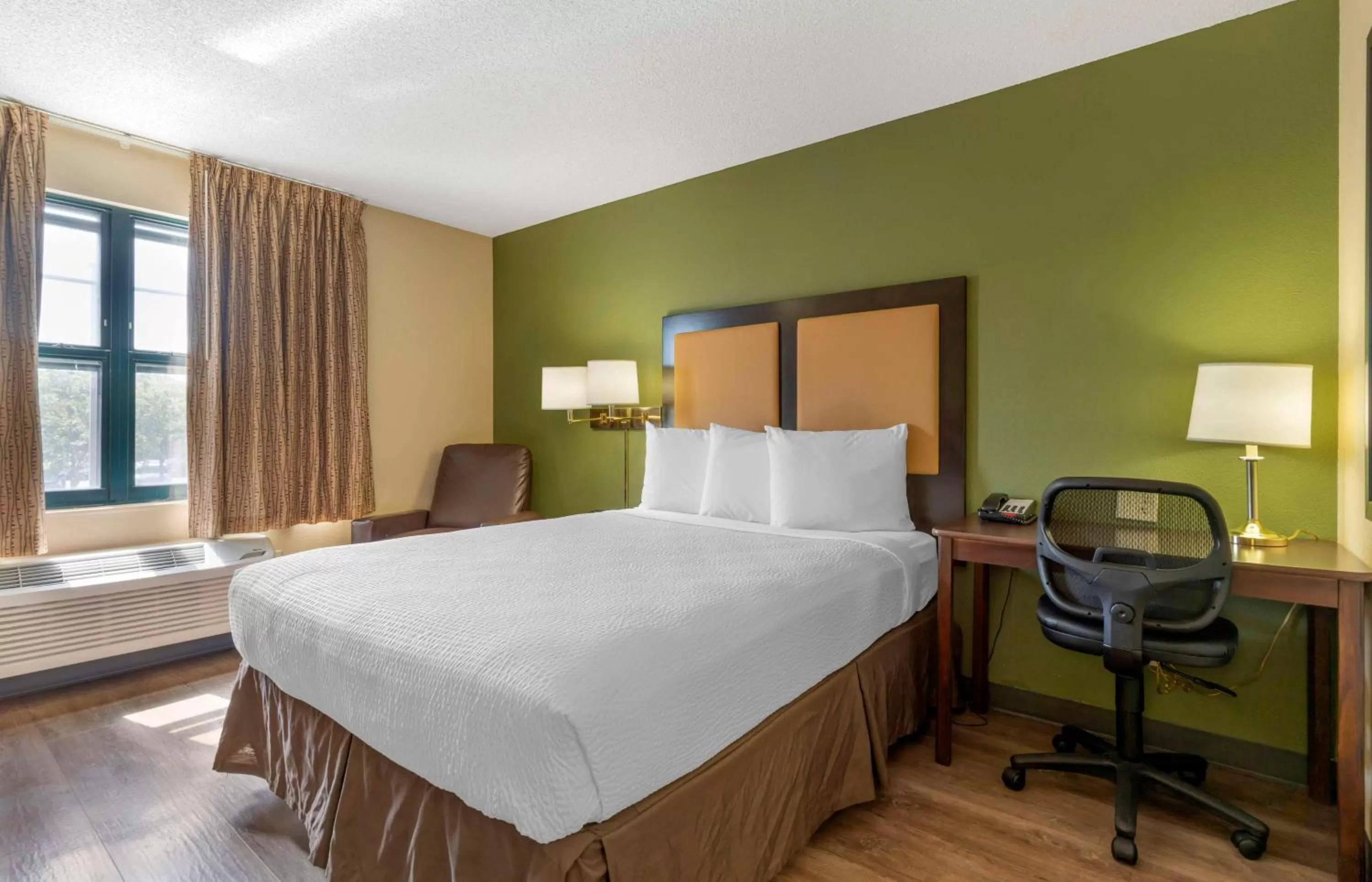 Bedroom, Bed in Extended Stay America Suites - Stockton - Tracy