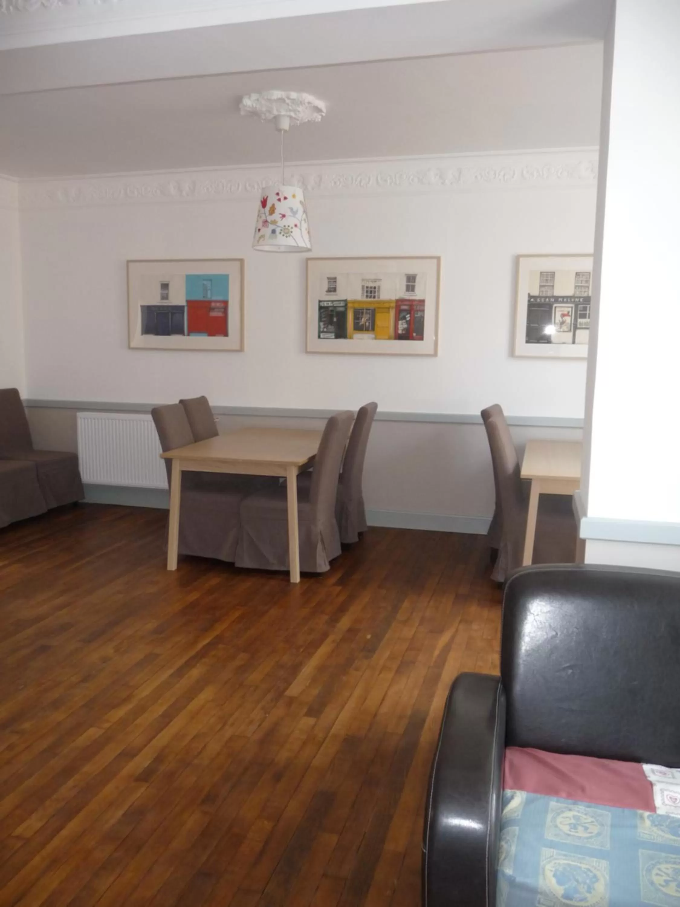 Dining area in Les quatre provinces d'Irlande