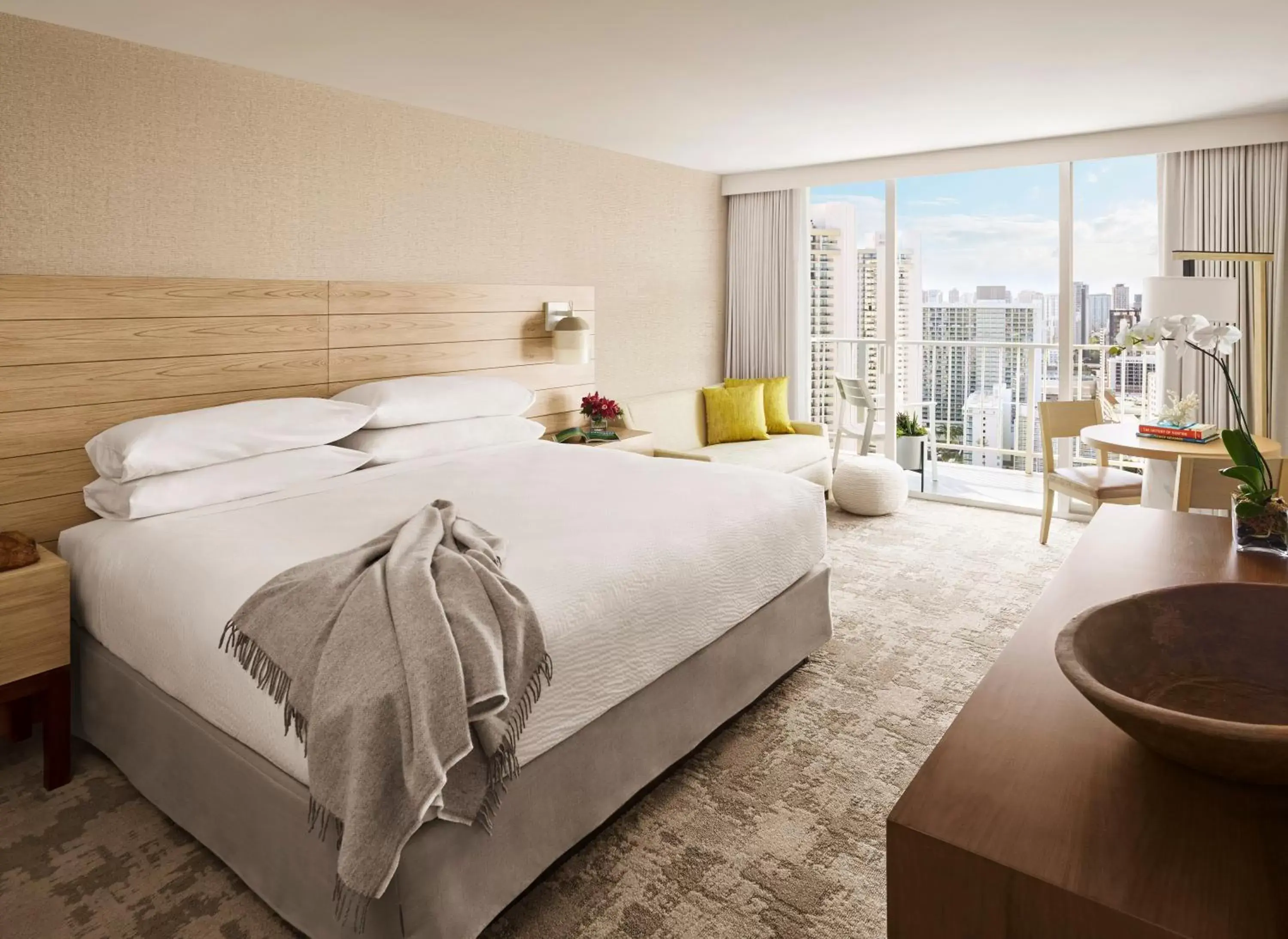 King Room with Partial Ocean View in 'Alohilani Resort Waikiki Beach King Room with Partial Ocean View in 'Alohilani Resort Waikiki Beach