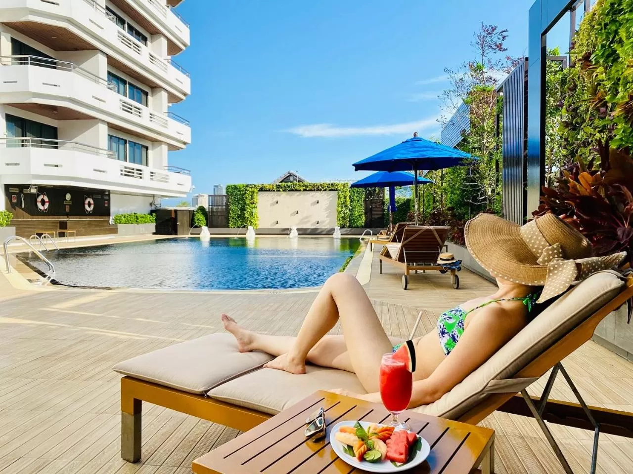 Swimming pool in Centre Point Sukhumvit 10