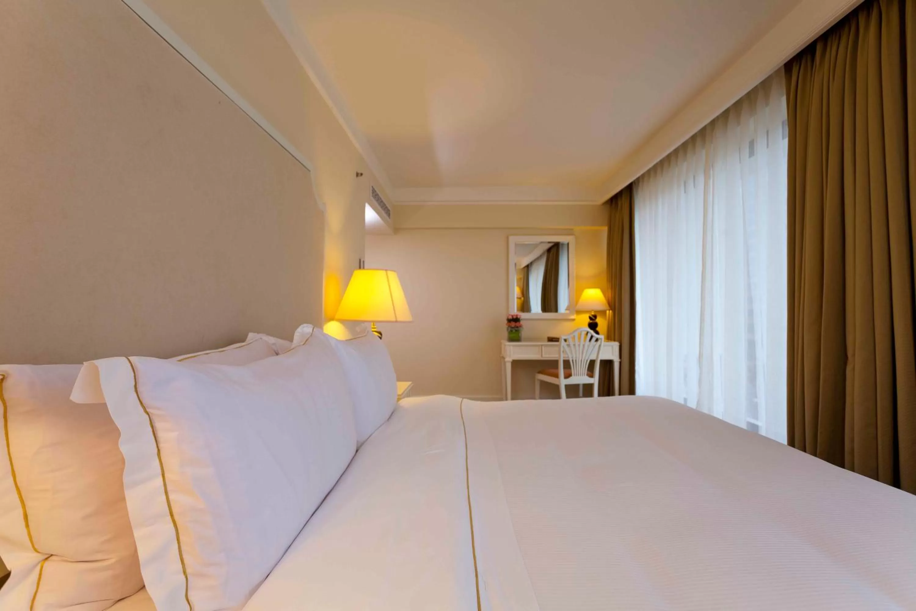 Bedroom, Bed in The Kingsbury Colombo