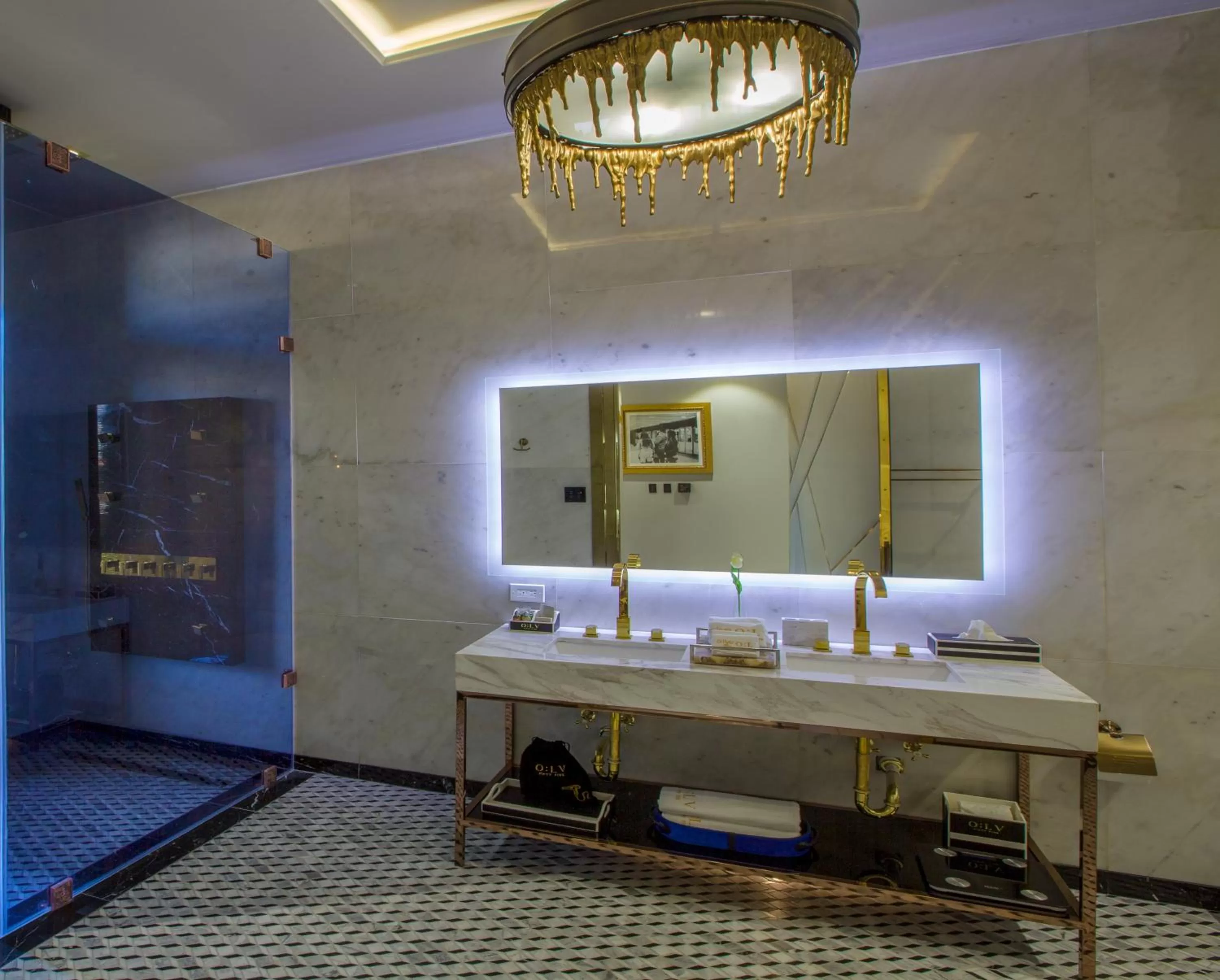 Shower in O:LV Fifty Five Hotel - Adults Only