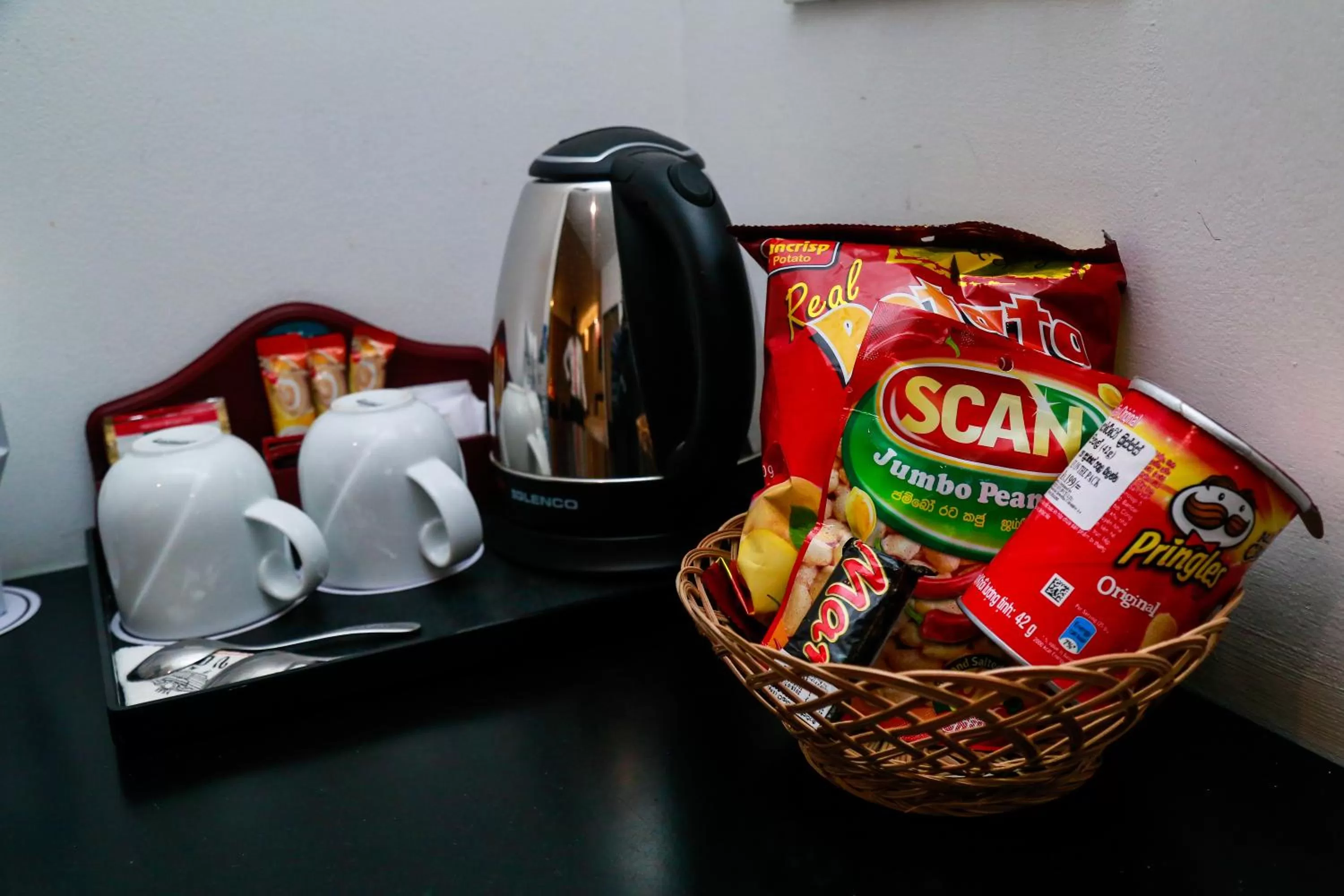 Coffee/tea facilities in The Covanro Airport Hotel - Katunayake