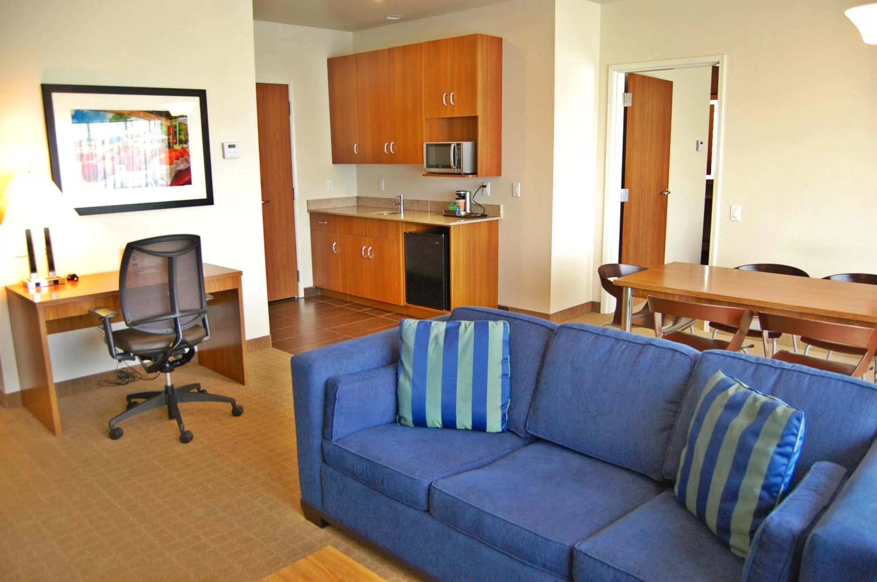 One-Bedroom Deluxe King Suite - Non-Smoking in Wyndham Garden River Walk Museum Reach