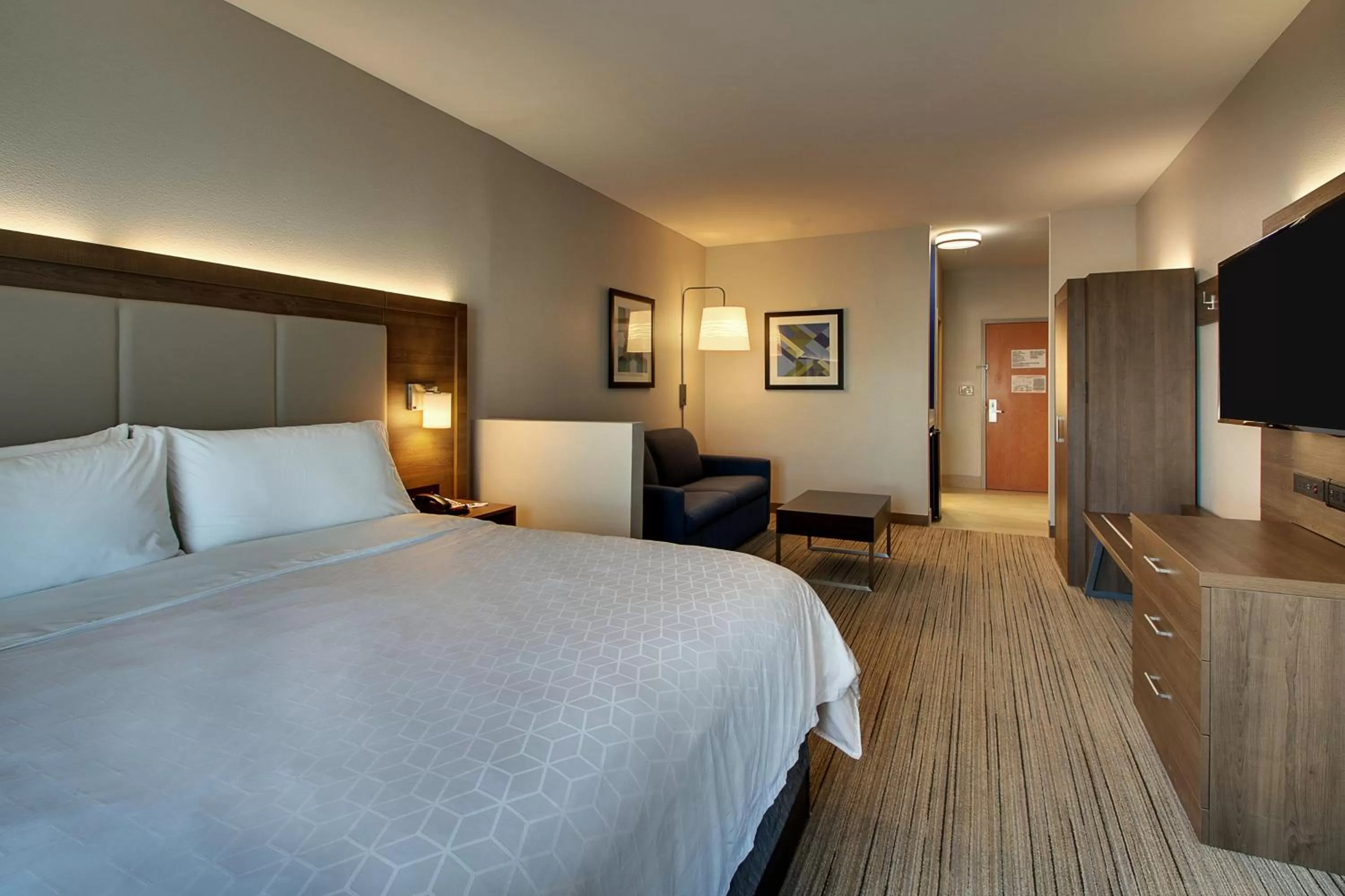 Photo of the whole room, Bed in Holiday Inn Express Hotel & Suites Austell Powder Springs by IHG