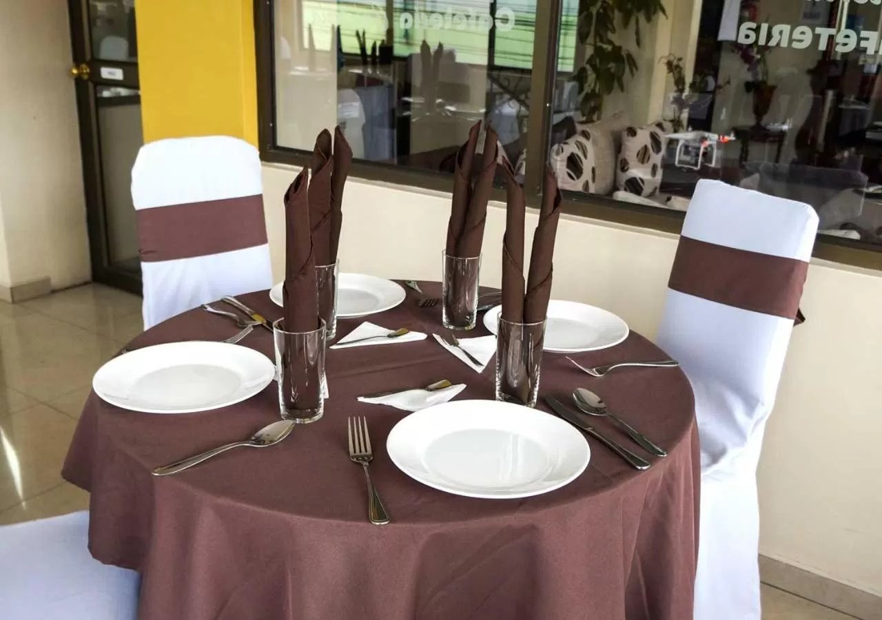 Restaurant/Places to Eat in La Merced Plaza Hostal