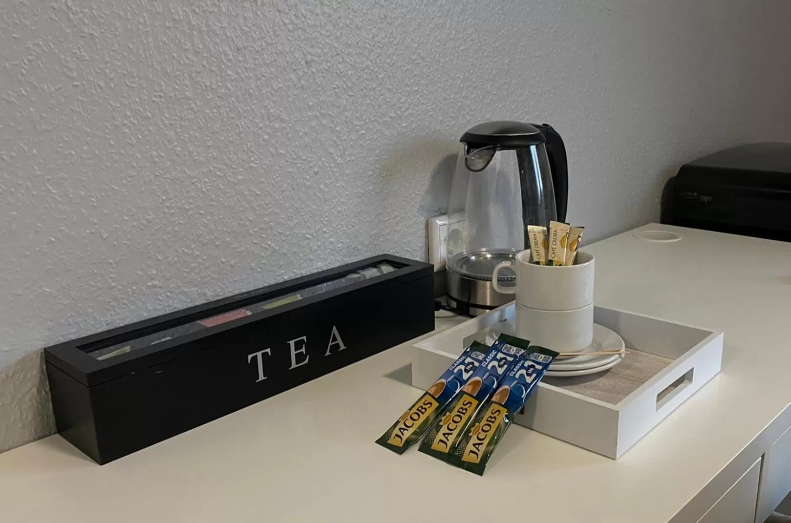 Coffee/tea facilities in Hotel Deluxe