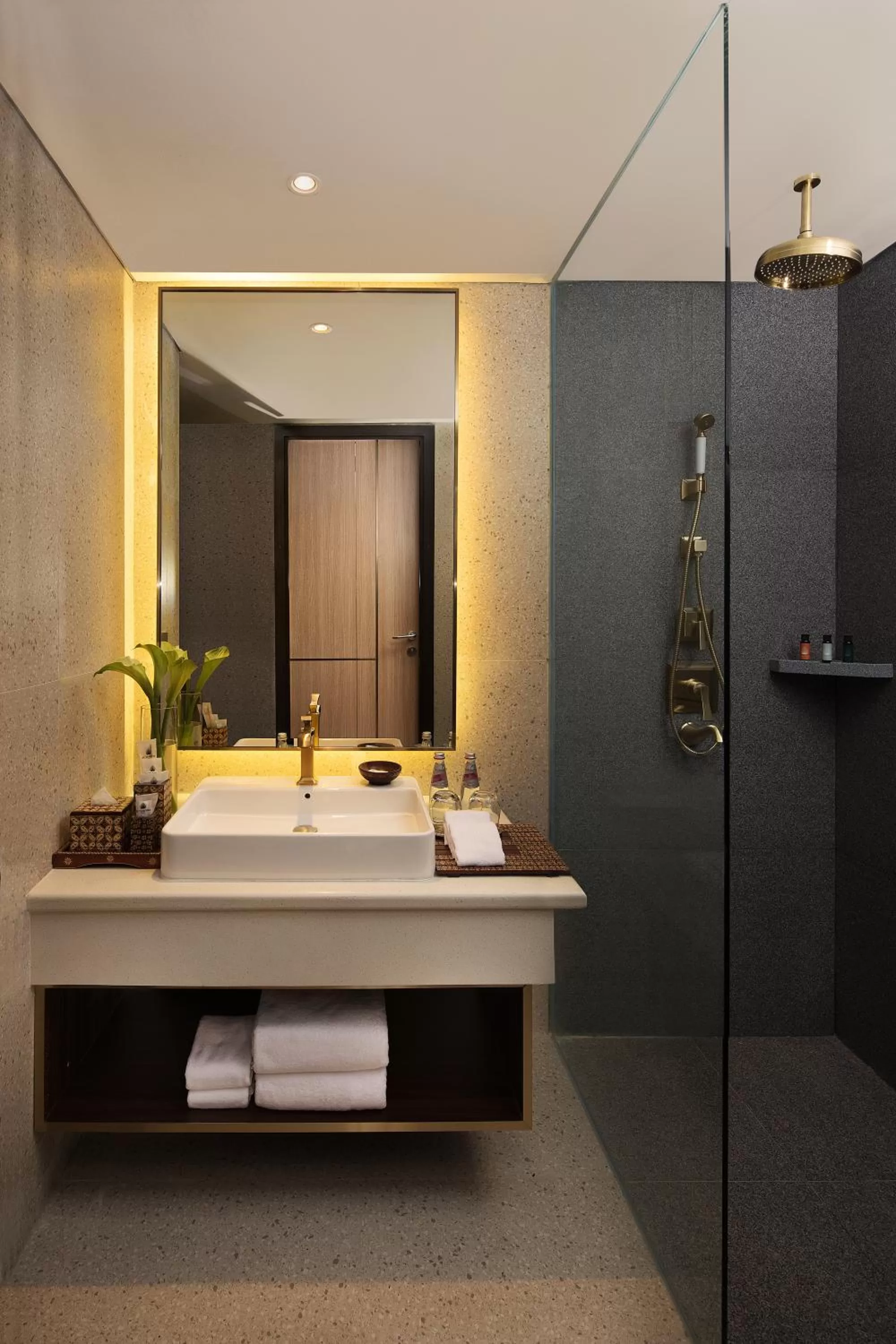 Bathroom in Sutasoma Hotel