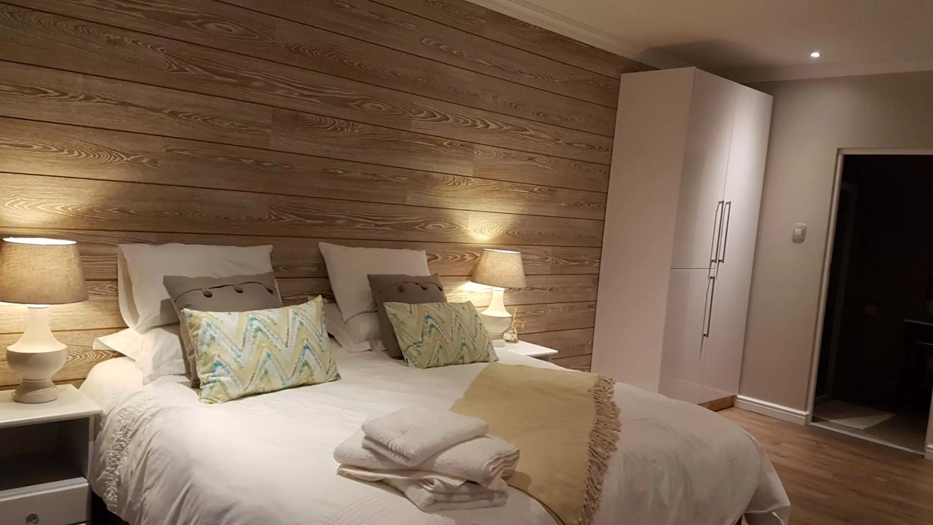 Shower, Bed in Riverview Guesthouse East London