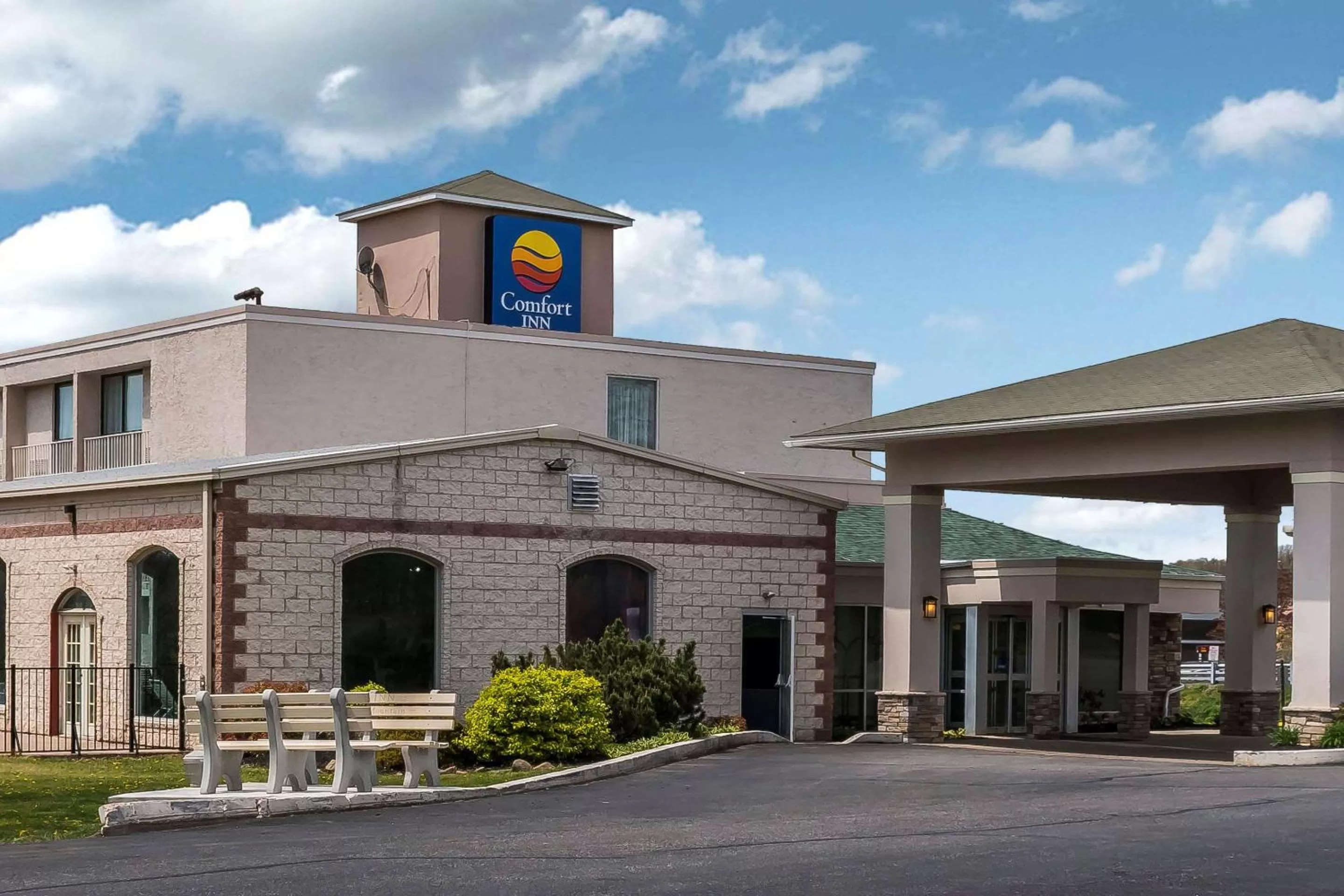 Property building in Comfort Inn - Pocono Mountains