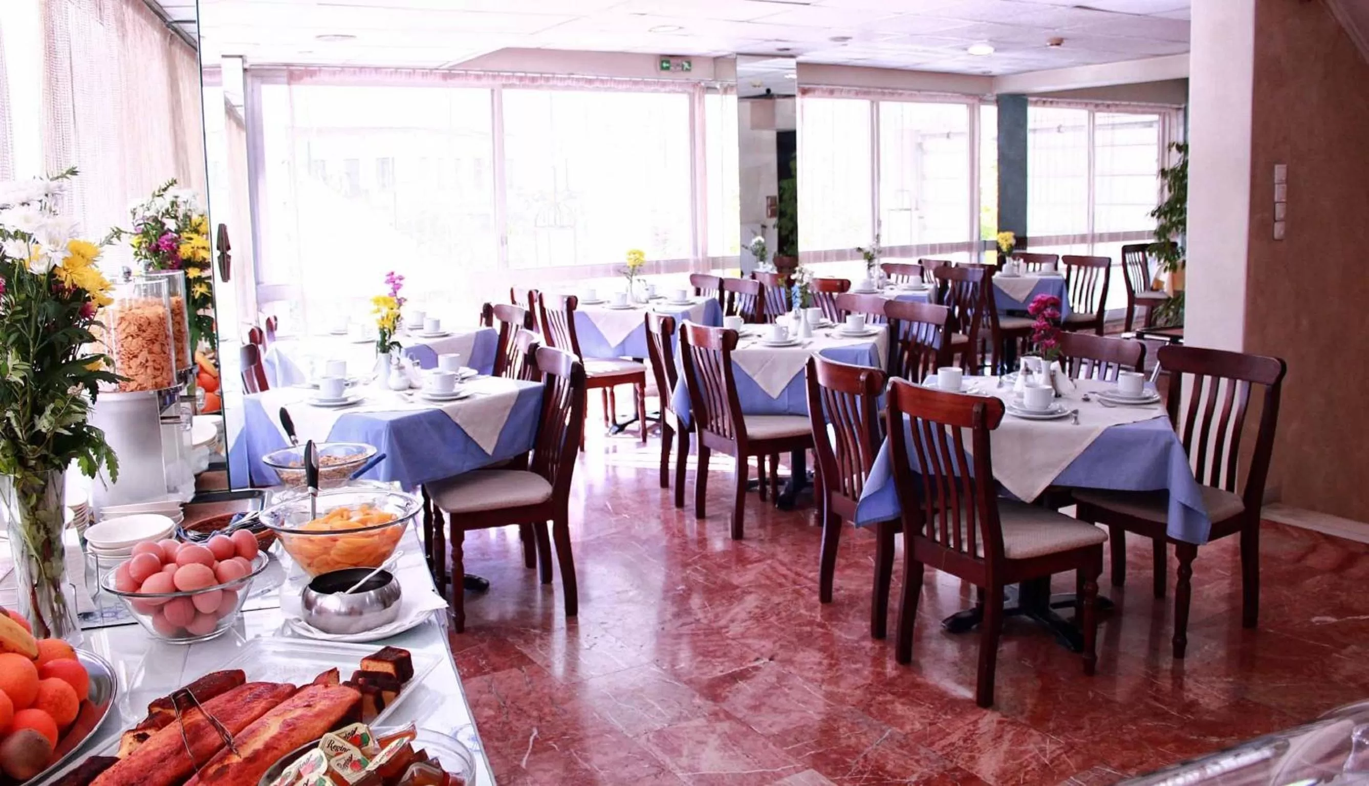 Restaurant/places to eat in Apollo Hotel