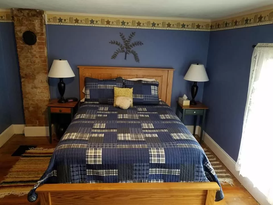 Bedroom, Bed in Rainbow Ridge Farms