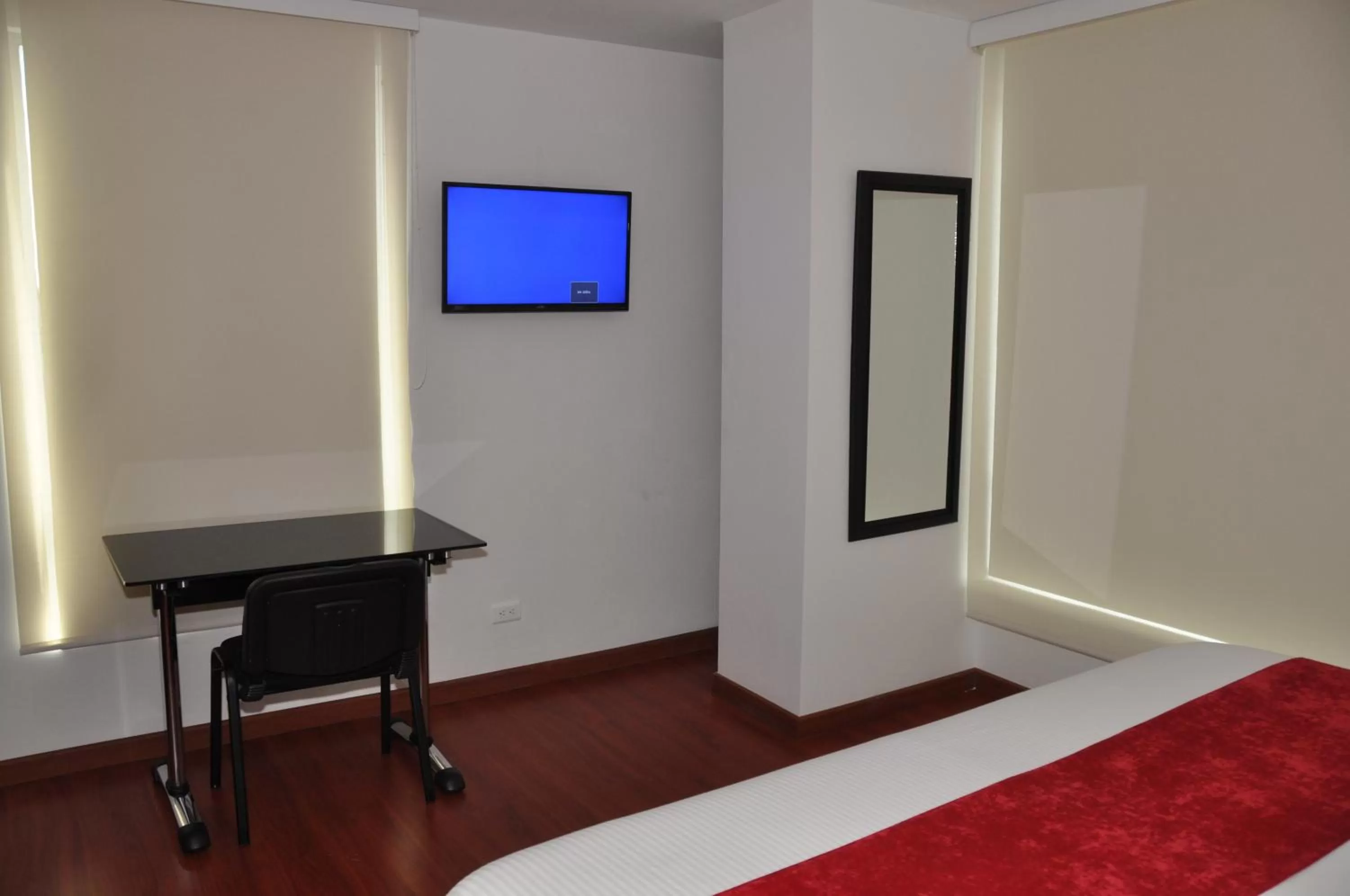 TV and multimedia, TV/Entertainment Center in Apartasuites Plaza Modelia