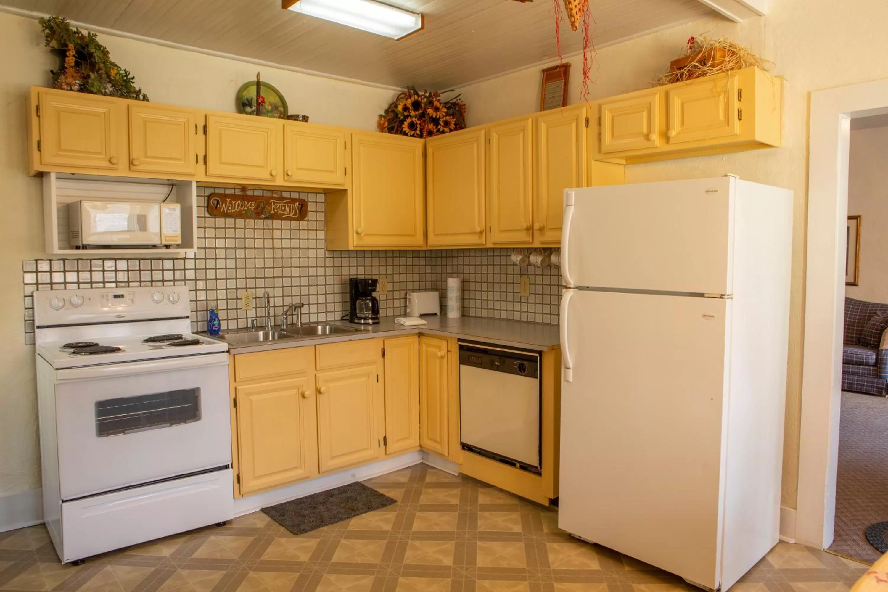 Kitchen or kitchenette, Kitchen/Kitchenette in The Chimney Rock Inn & Cottages