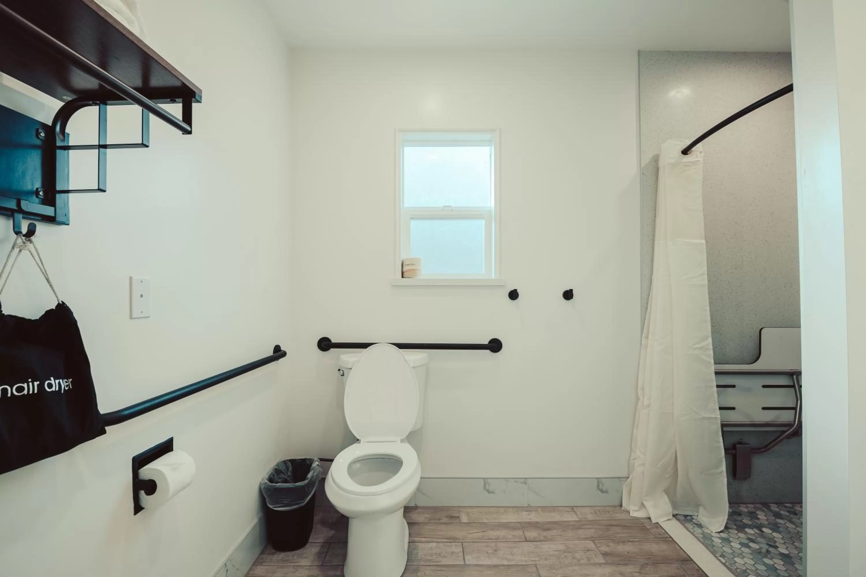 Toilet in Blufftop Inn & Suites - Wharf/Restaurant District