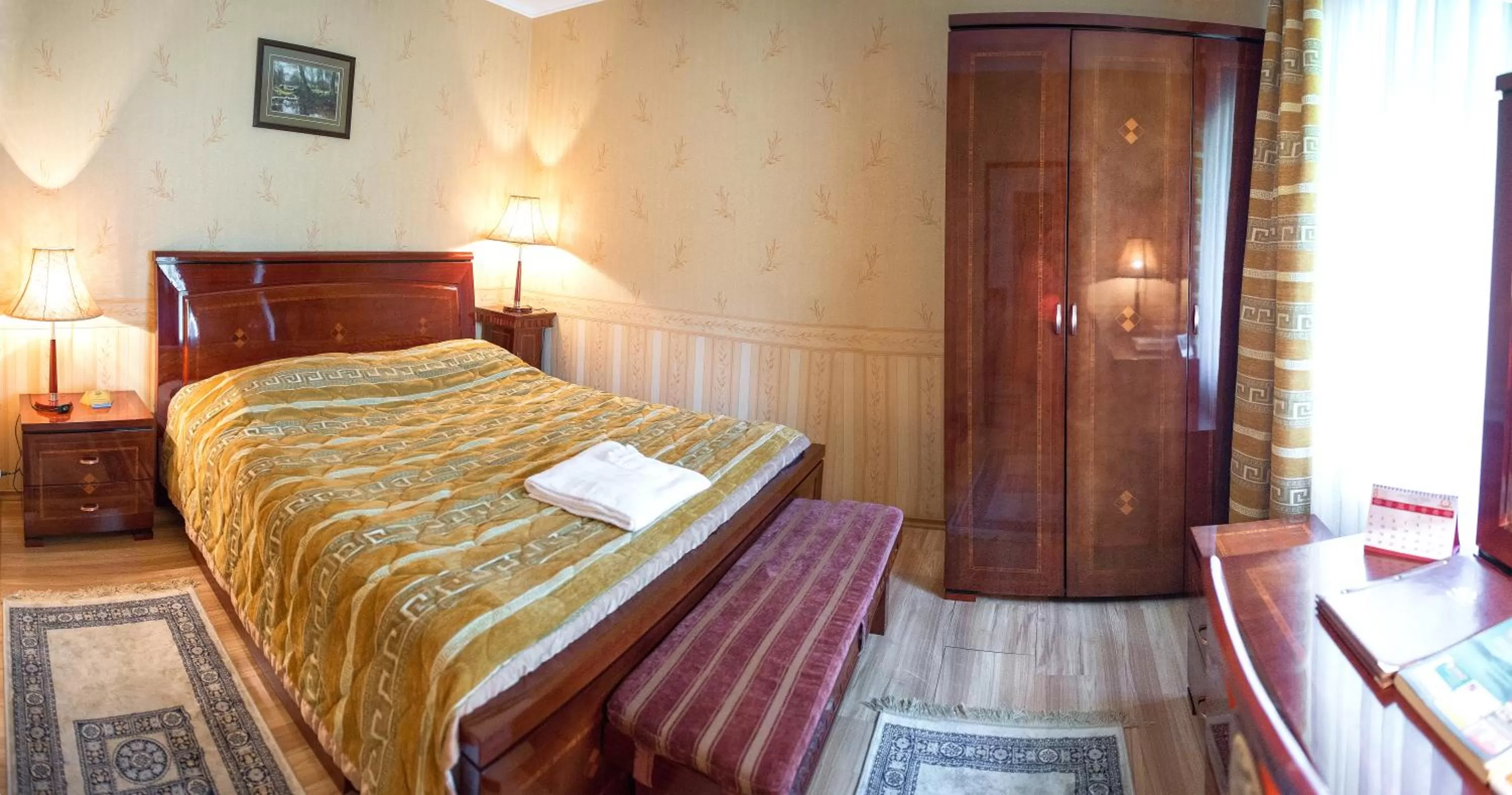 Photo of the whole room, Bed in Deluxe SPA-Hotel