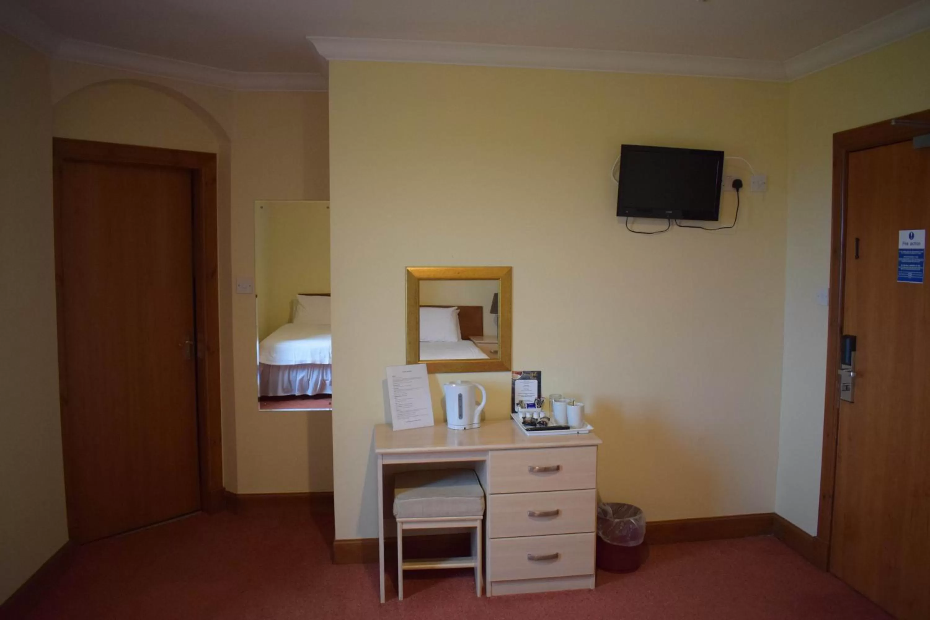 TV and multimedia in GOLF View Hotel & Macintosh Restaurant